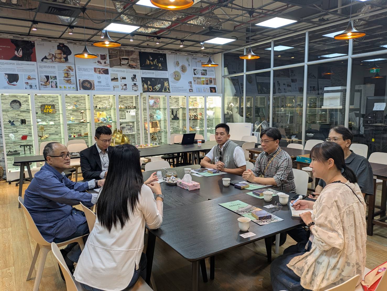 立法院中南部服務中心走訪亞洲大學創意設計學院洽談產官學合作