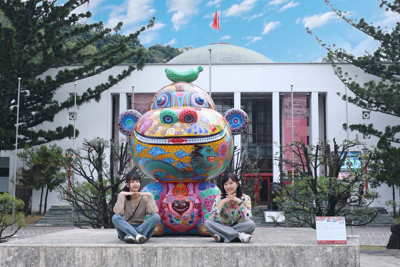 與猴交心合影打卡