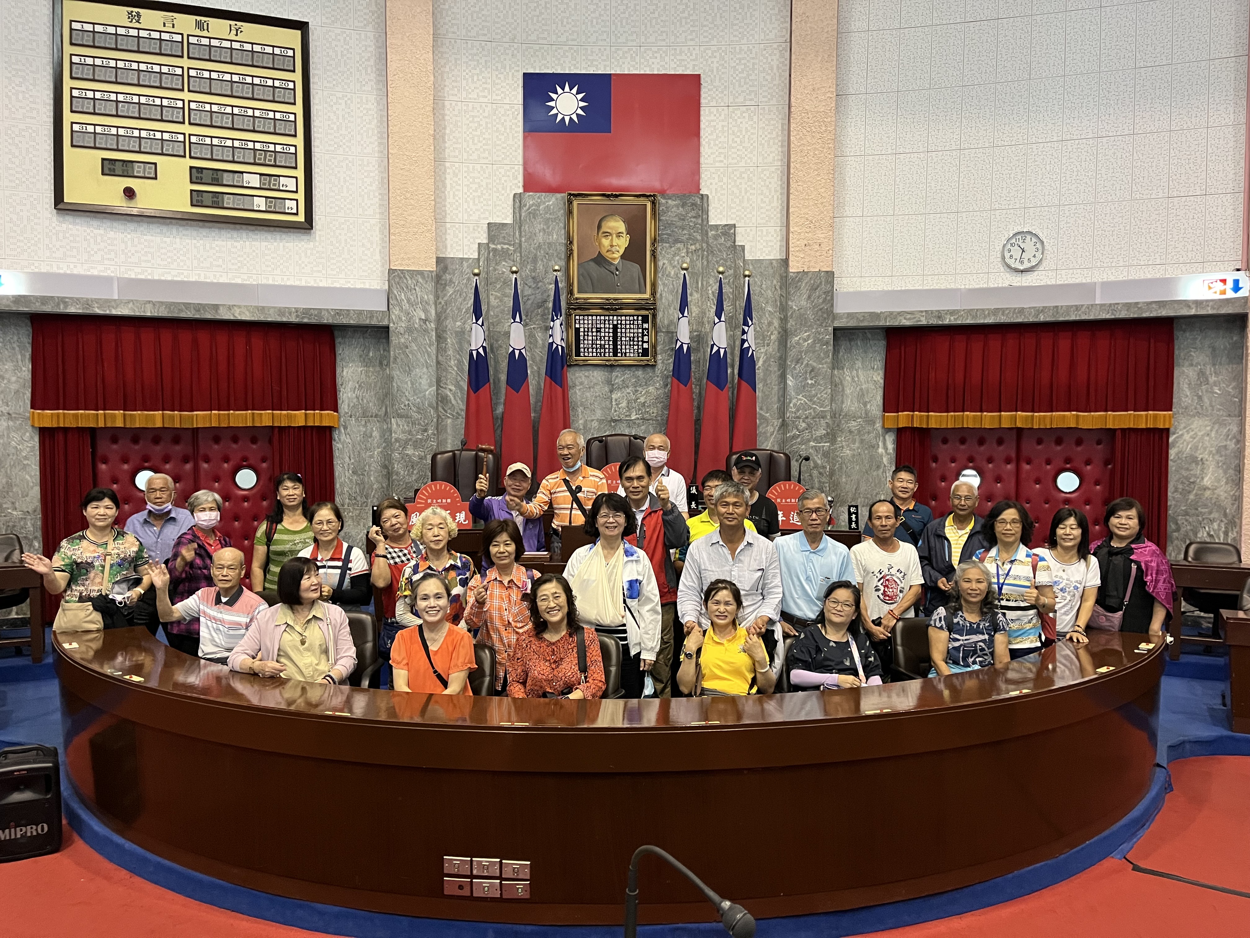 主席臺前大合照