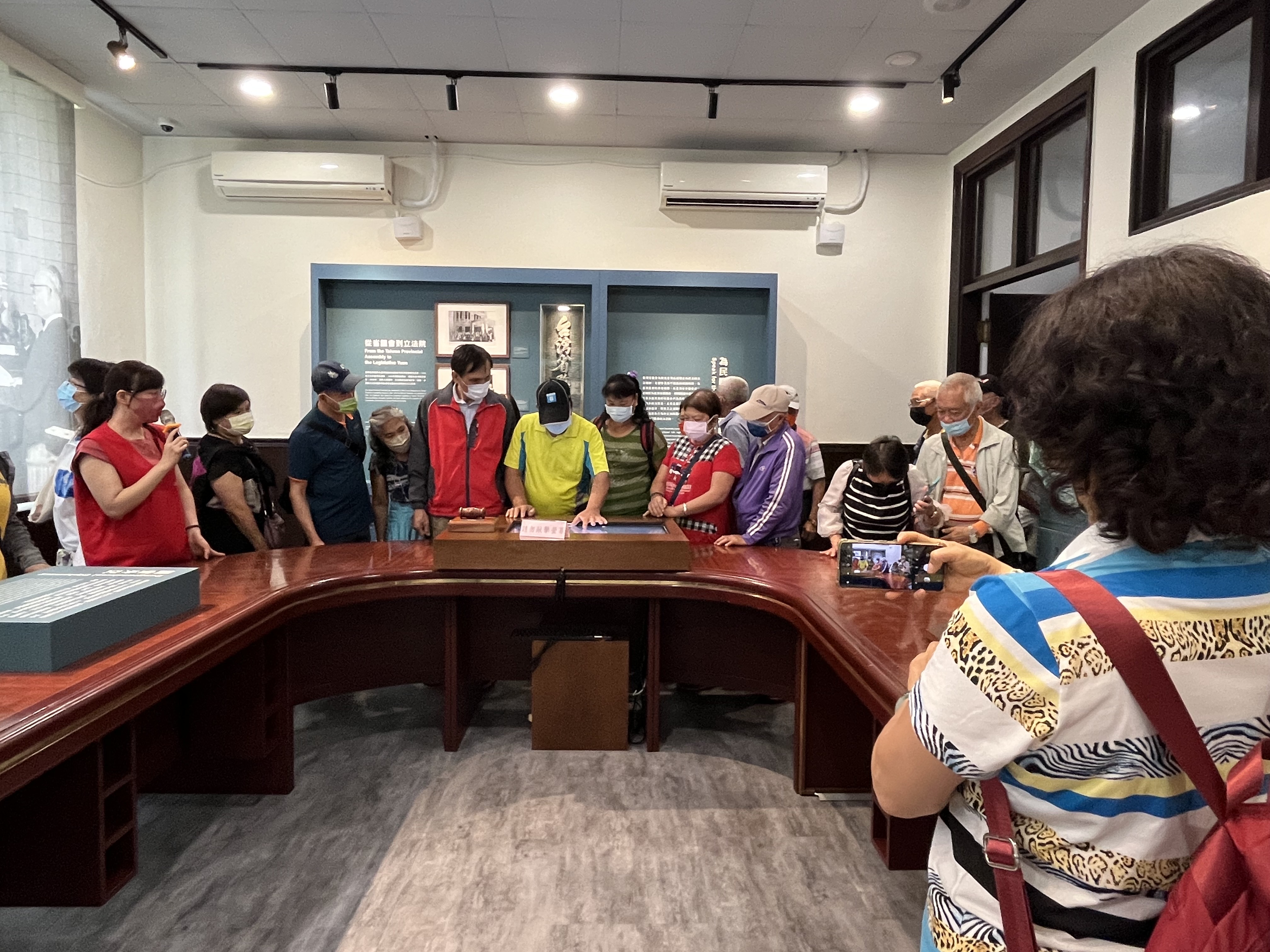 使用互動敲槌遊戲了解臺灣國會立法過程