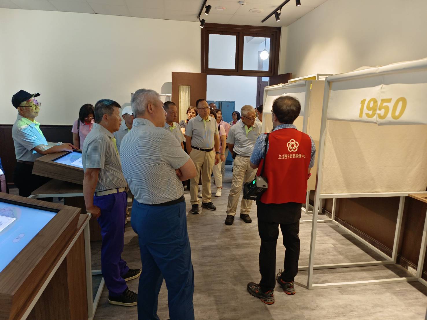 走讀公民參與展間-了解台灣選舉投票史