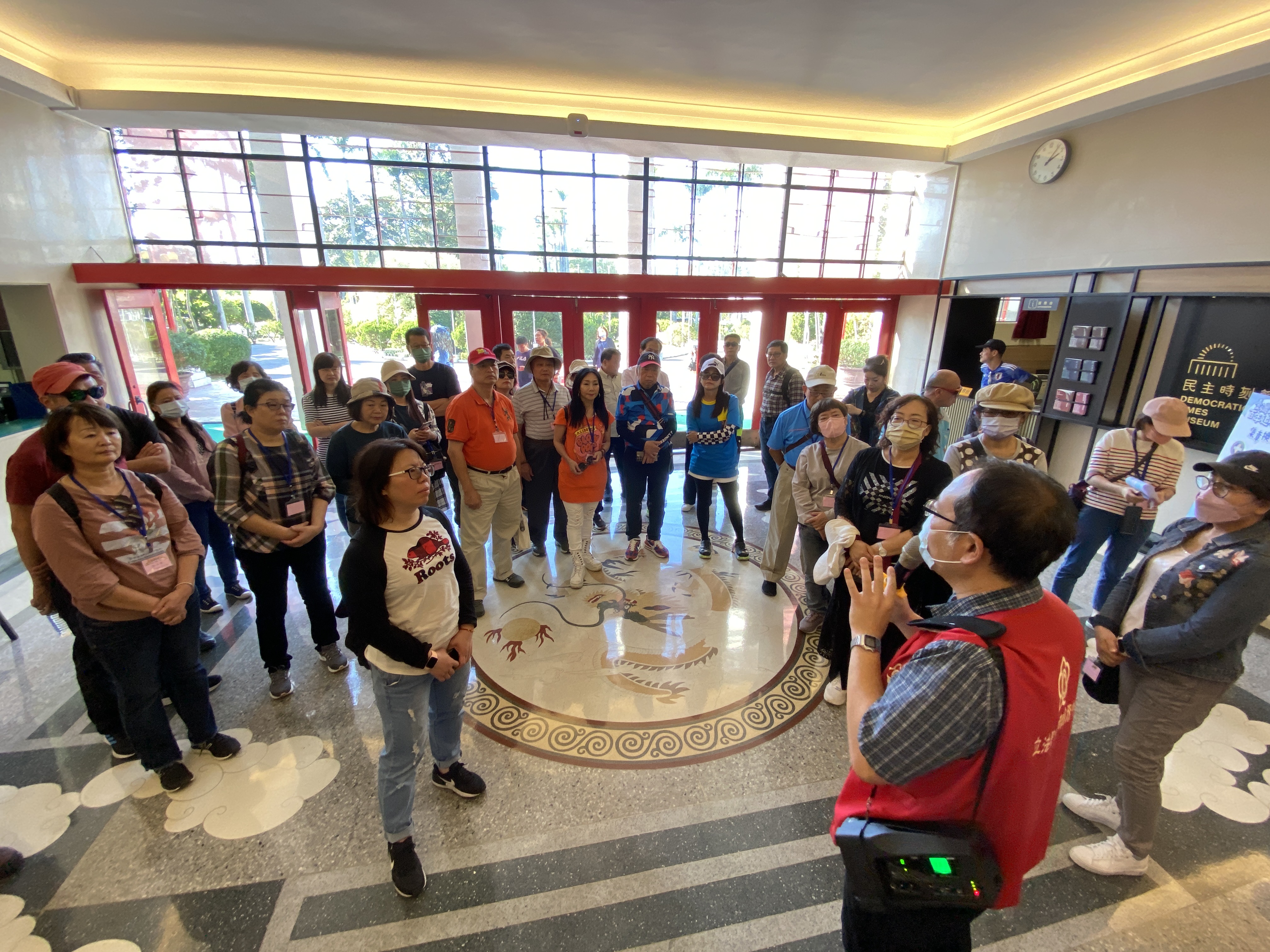 聆聽地面龍紋圖飾象徵意義