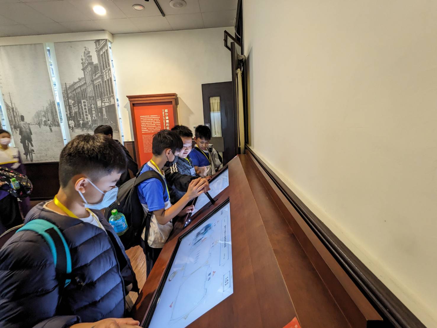 拉霸小遊戲了解近代民主史