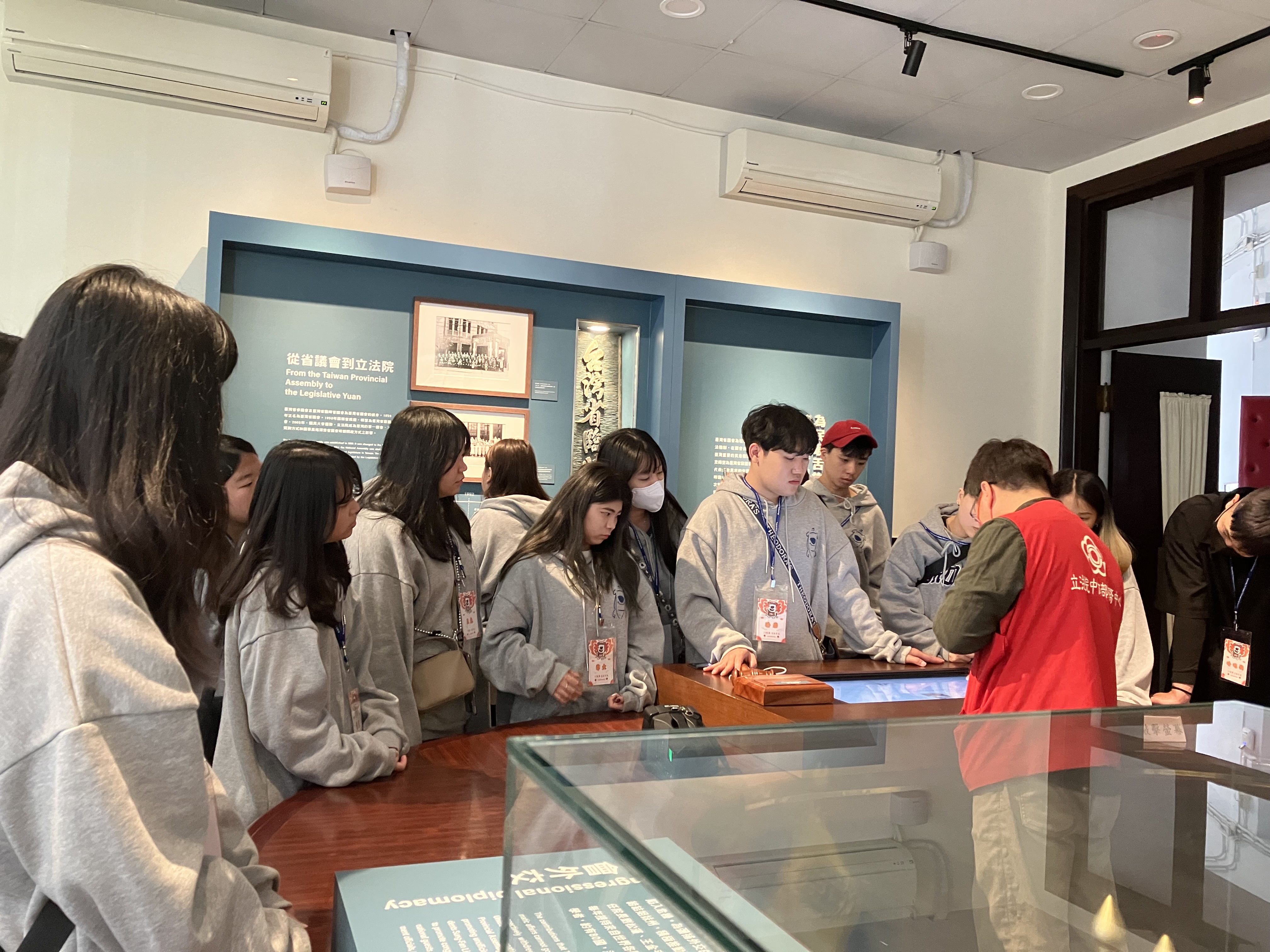 互動敲槌遊戲了解國會立法重要過程