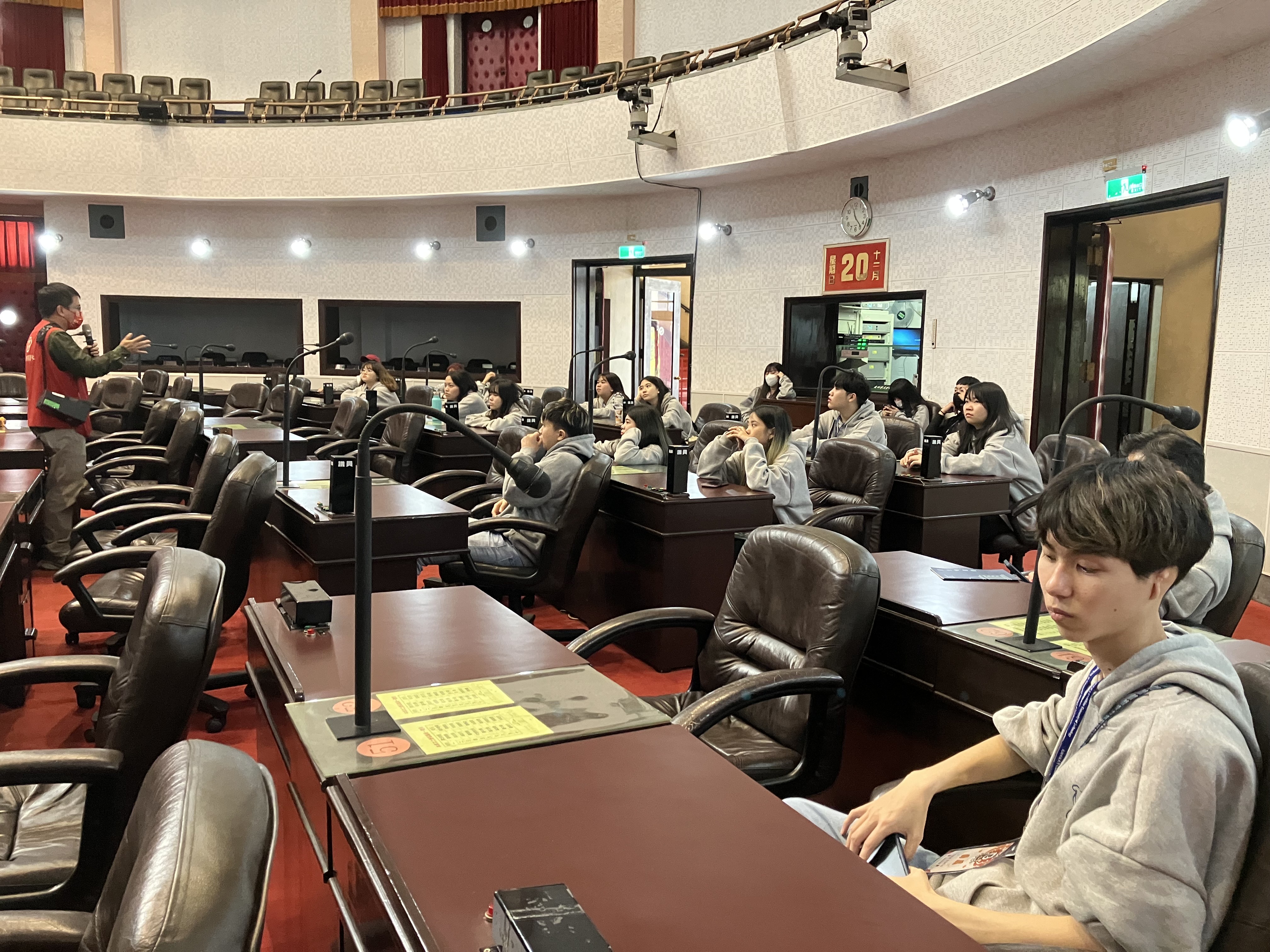 聆聽原省議會議事廳歷史風華