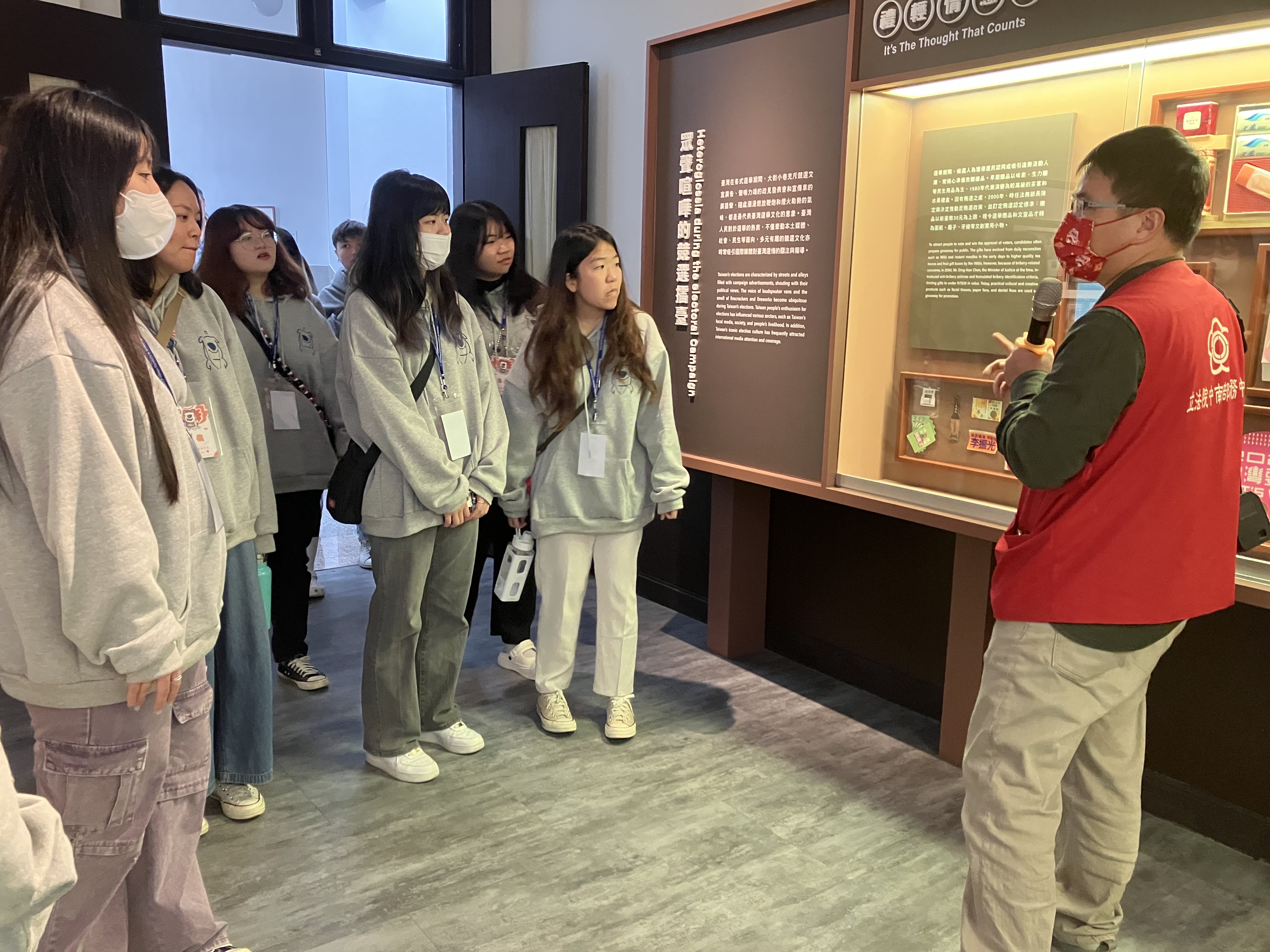 選舉擂臺展間認識臺灣競選宣傳小物歷史演變