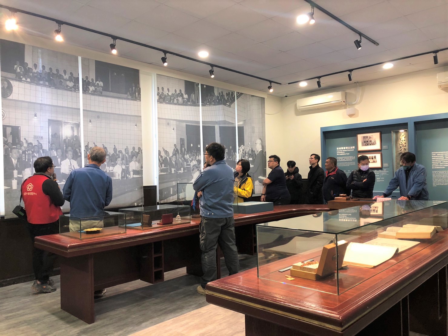 賞析原省議會開會老照片