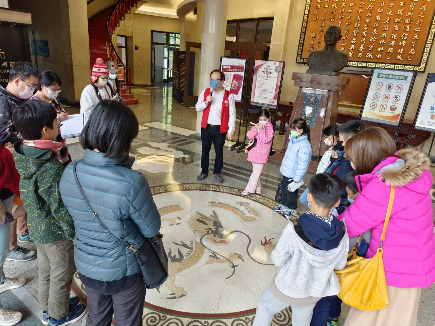 市定古蹟議事大樓建築之美-龍紋圖飾