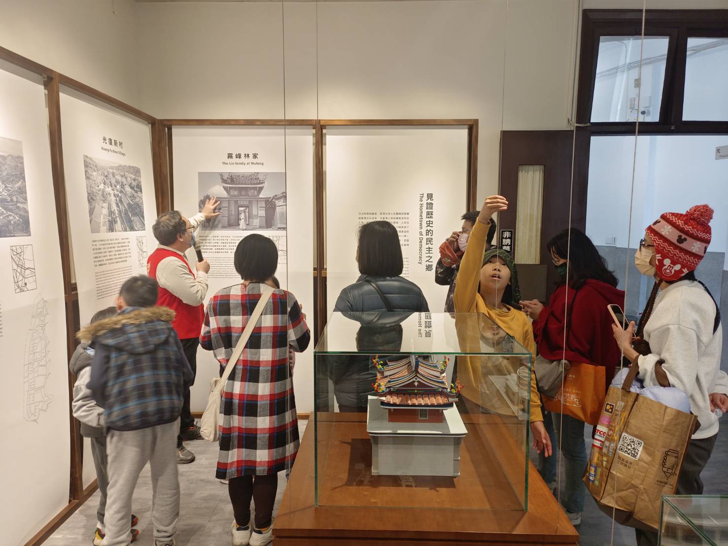 走讀民主之鄉展間了解霧峰林家與臺灣省議會