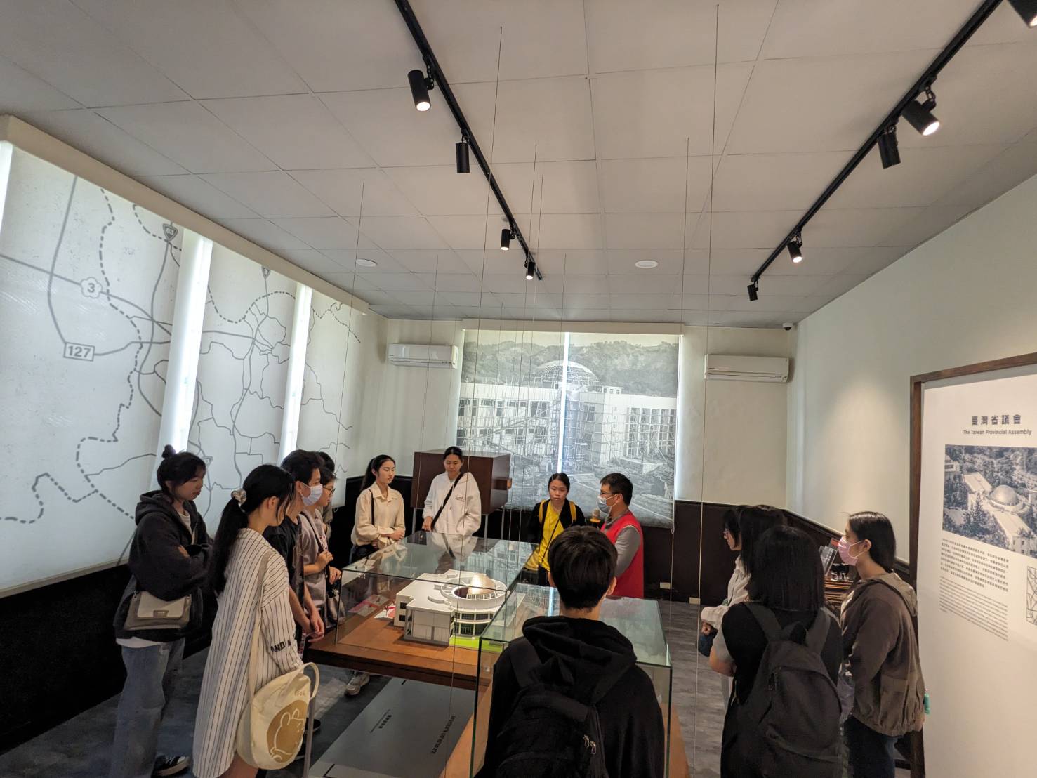 民主之鄉-霧峰林家與省議會