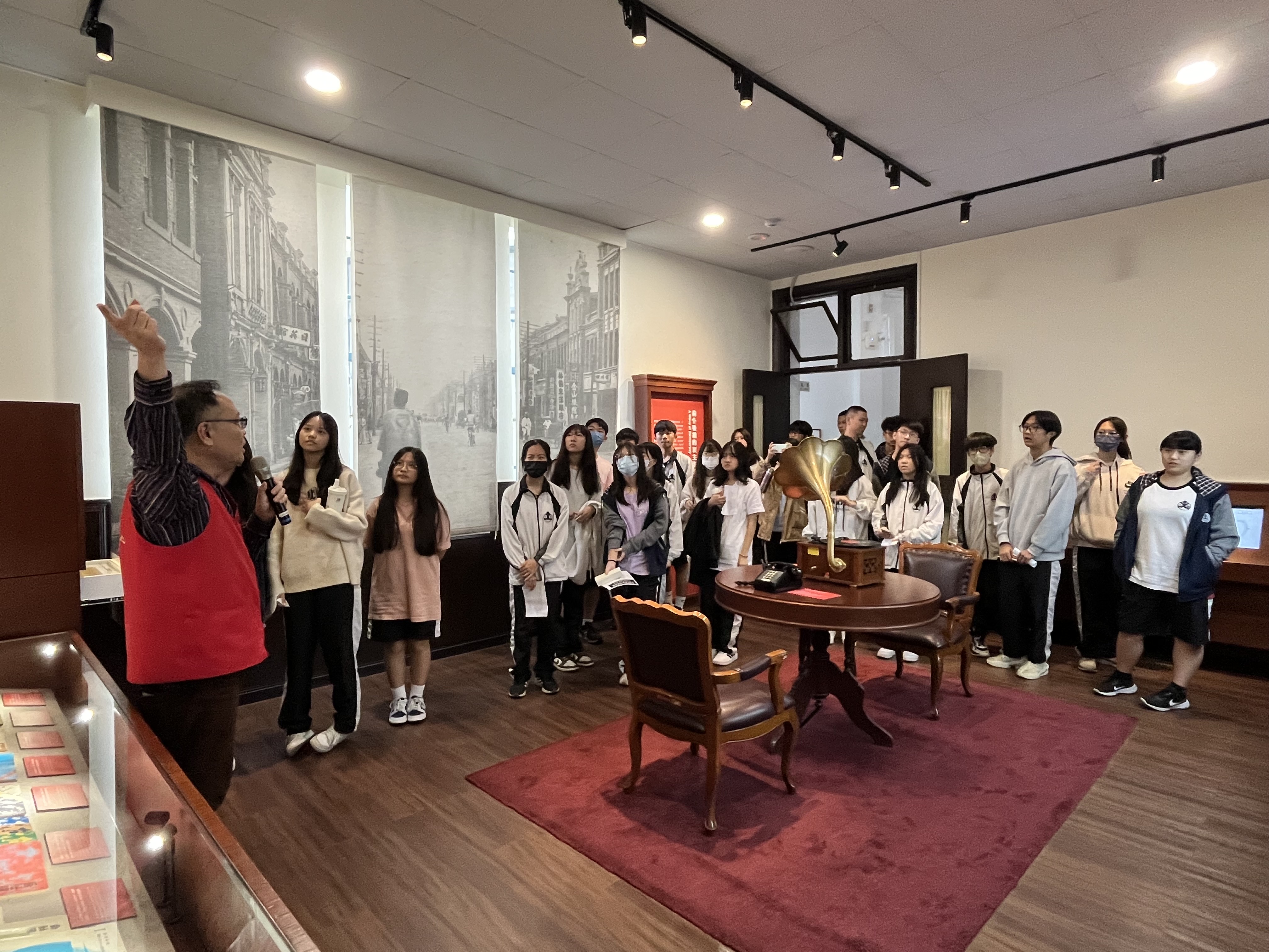 參觀民主浪潮展間