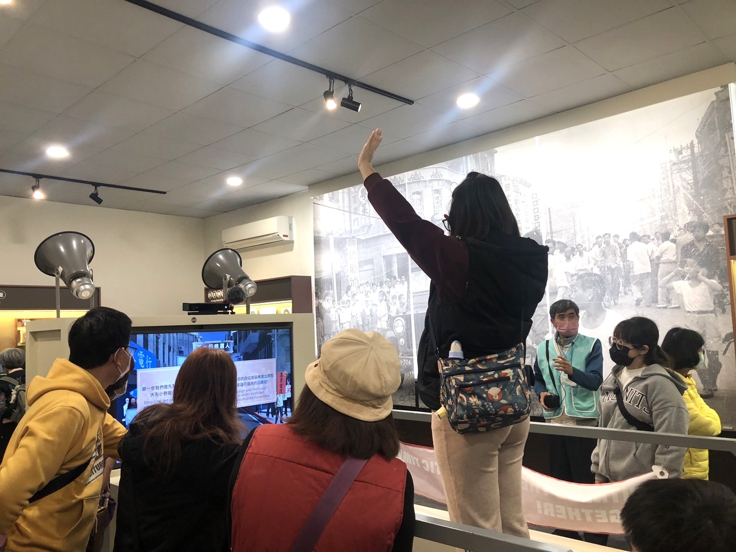 競選擂台展間體驗選舉戰車