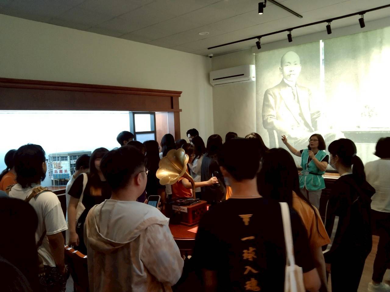 參觀民主浪潮展間