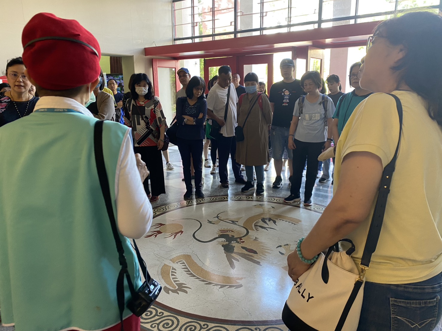 聆聽民主時刻館內龍紋圖飾設計