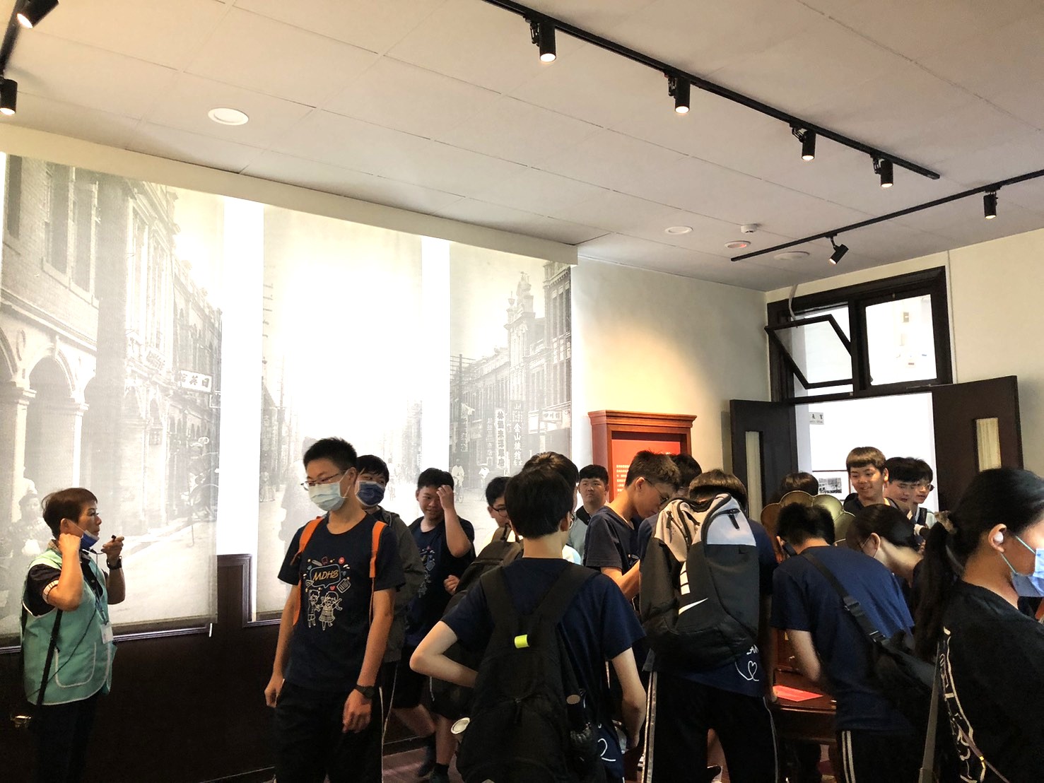 導覽民主浪潮展間