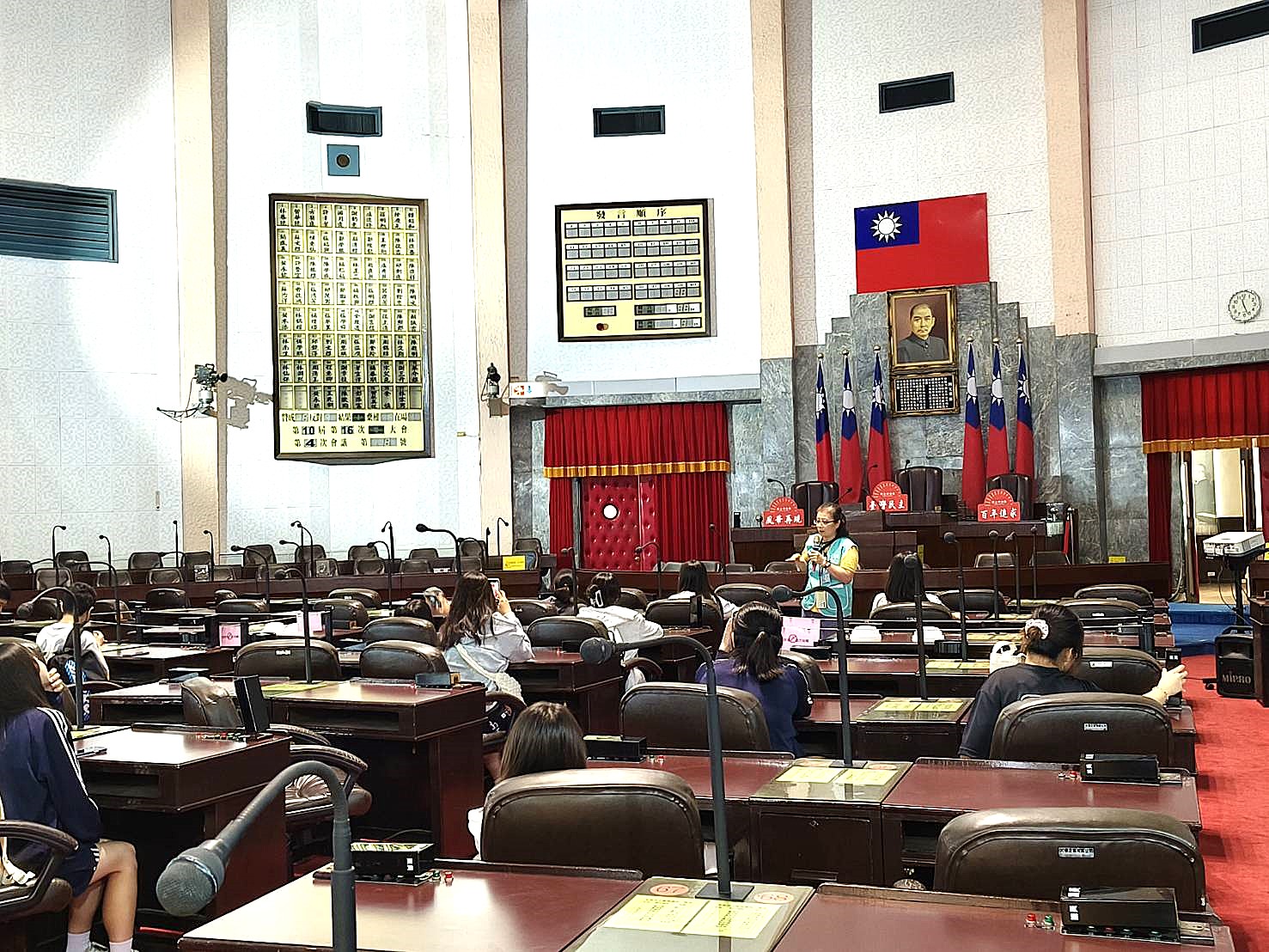 介紹議事堂歷史及設備