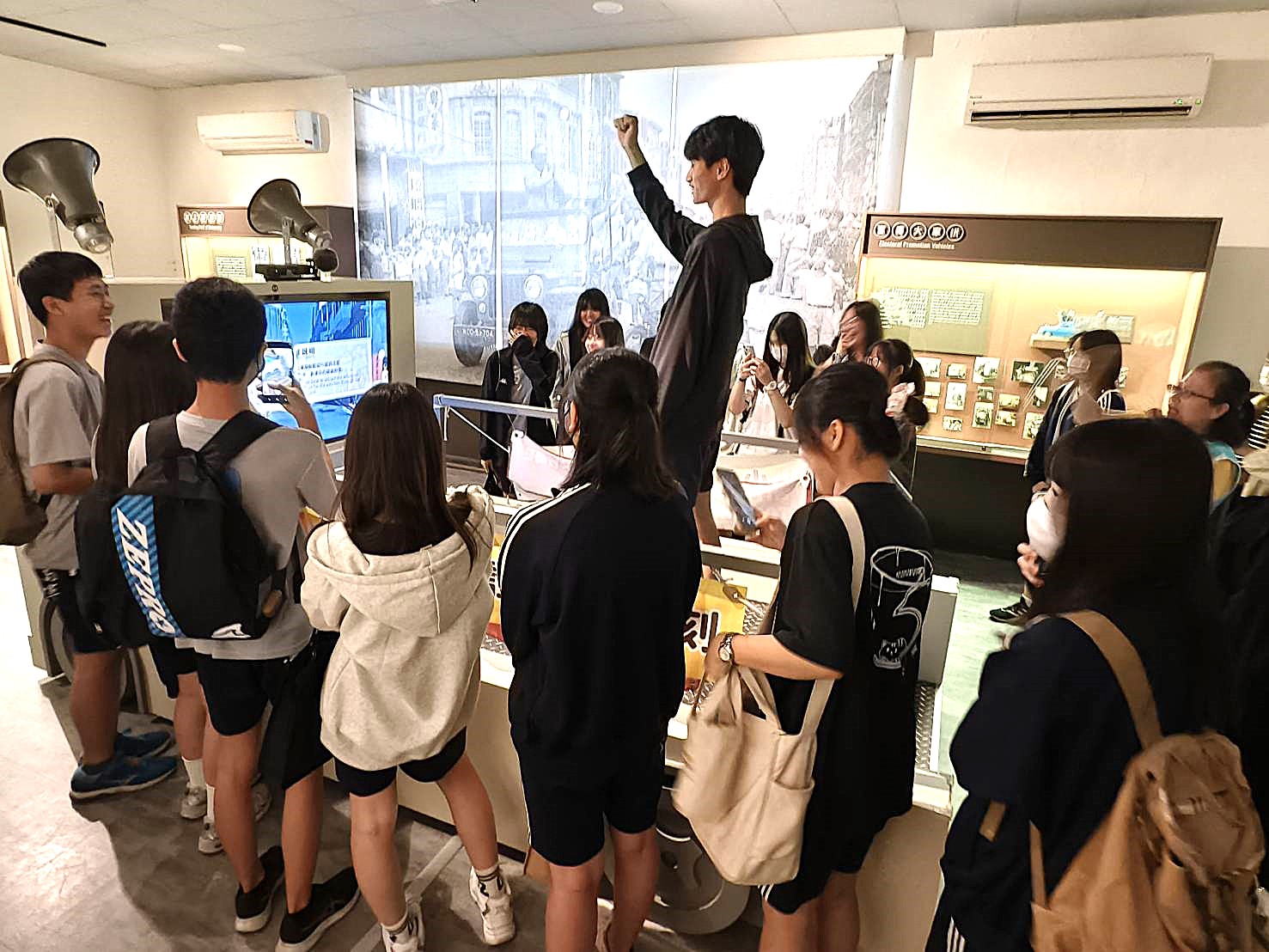 體驗競選擂臺展間之選舉戰車