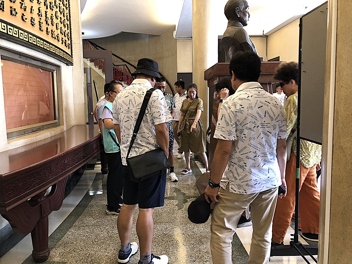 介紹穿堂地板五蝠(福)臨門之設計