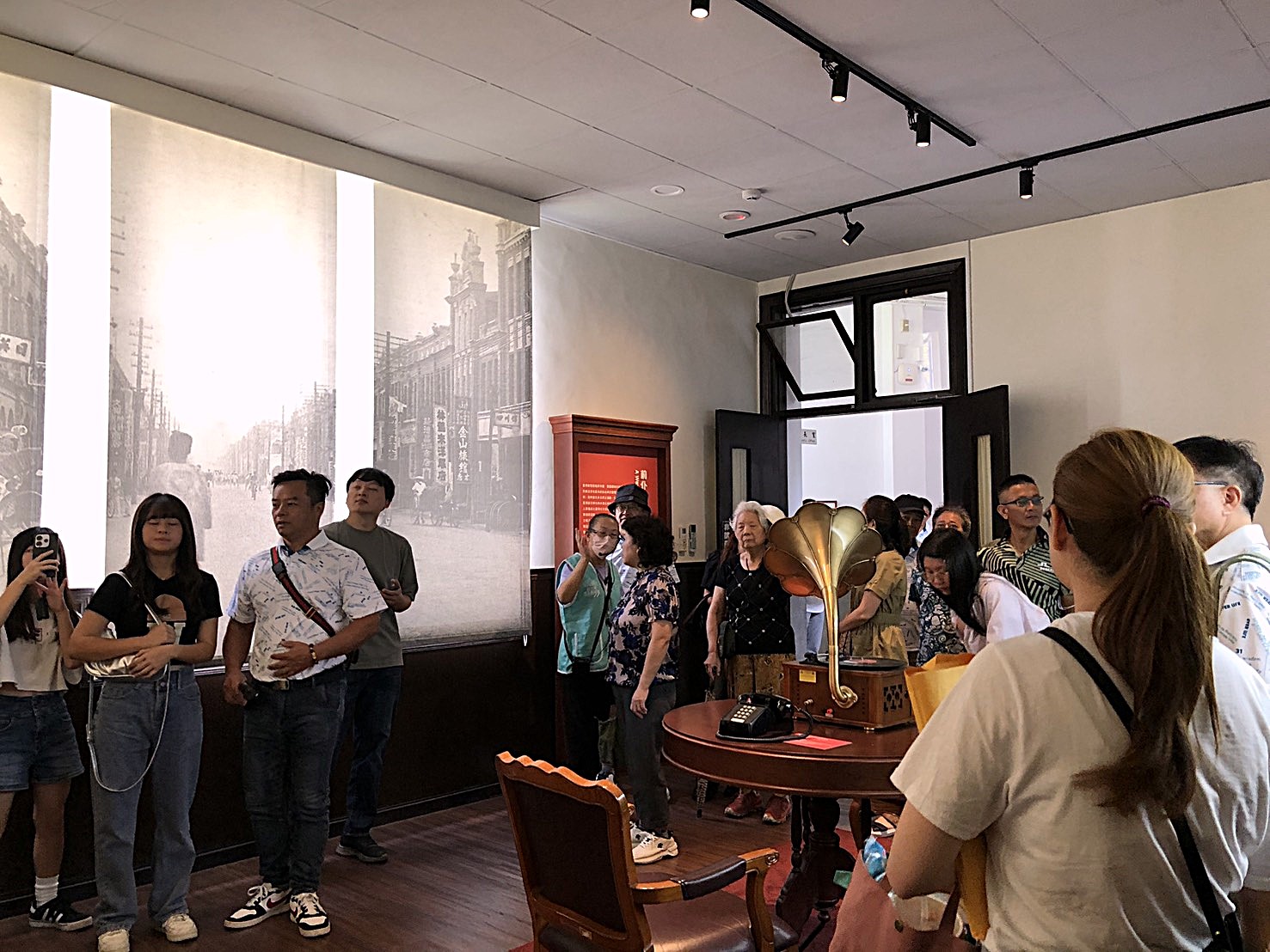 導覽民主浪潮展間