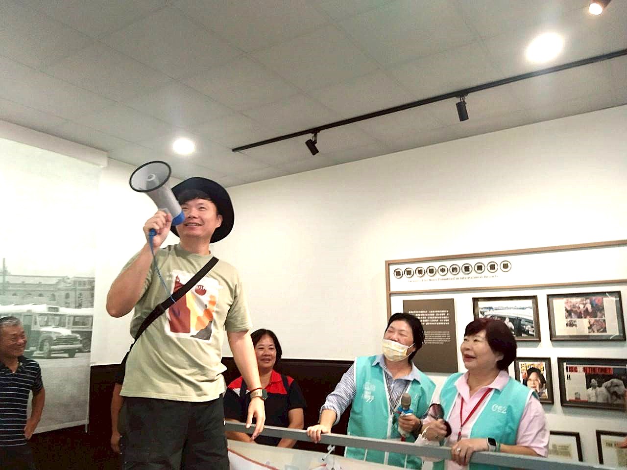 競選擂台展間體驗選舉戰車