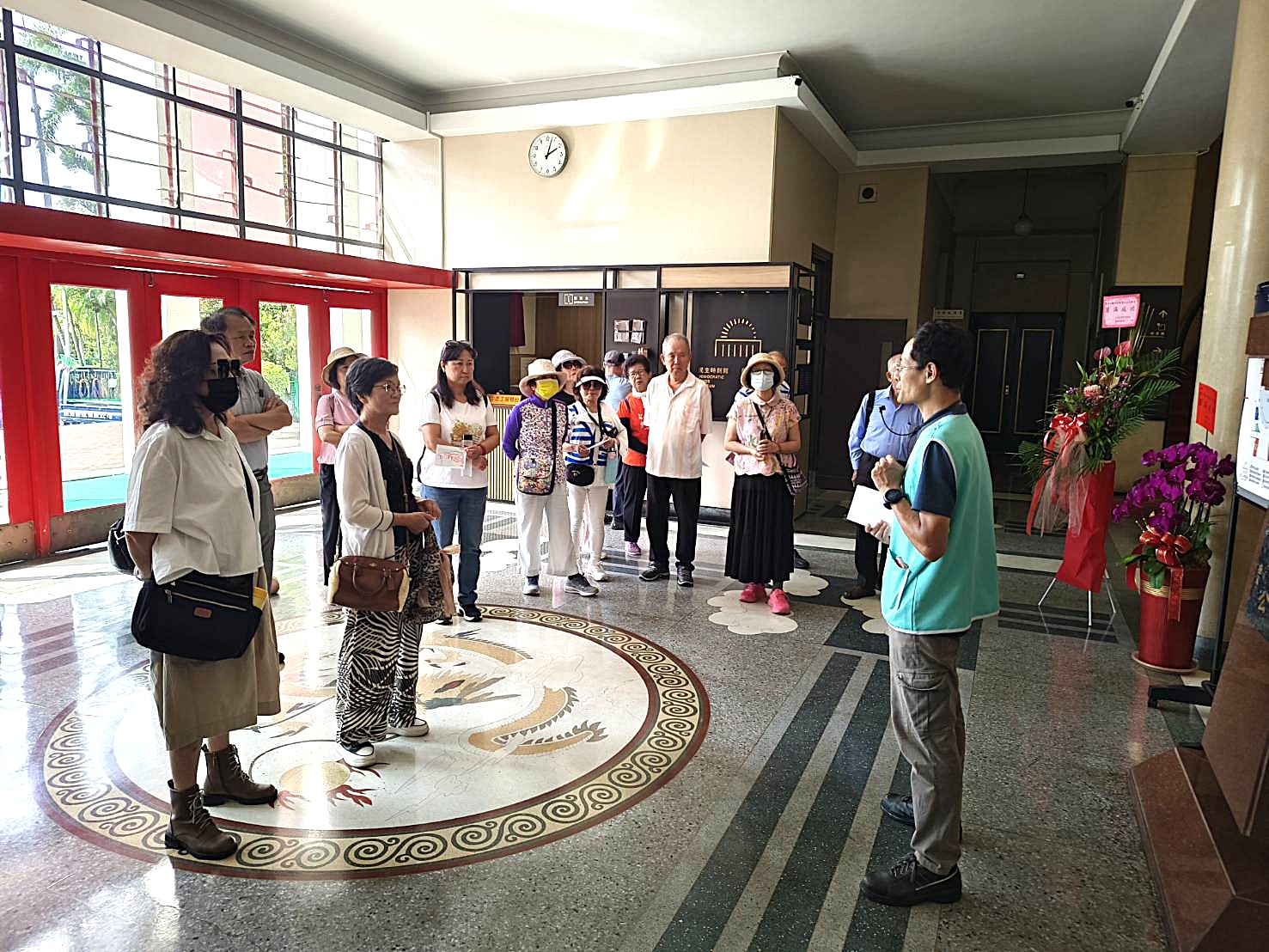 介紹地板龍紋圖飾設計