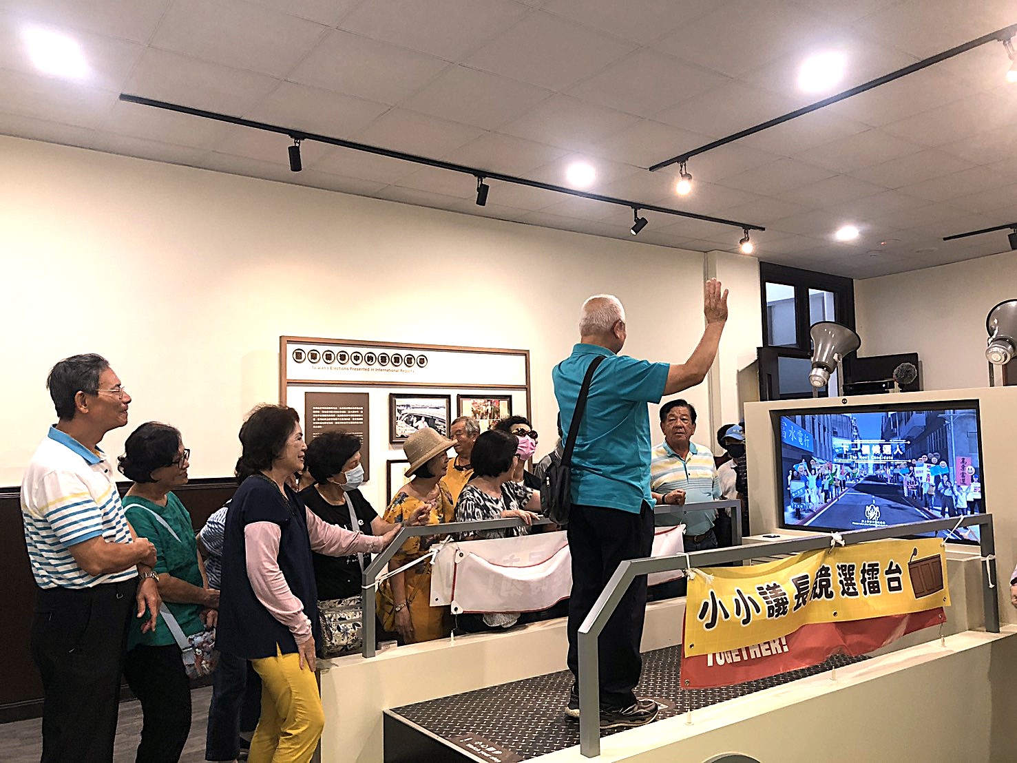 競選擂臺展間體驗選舉戰車