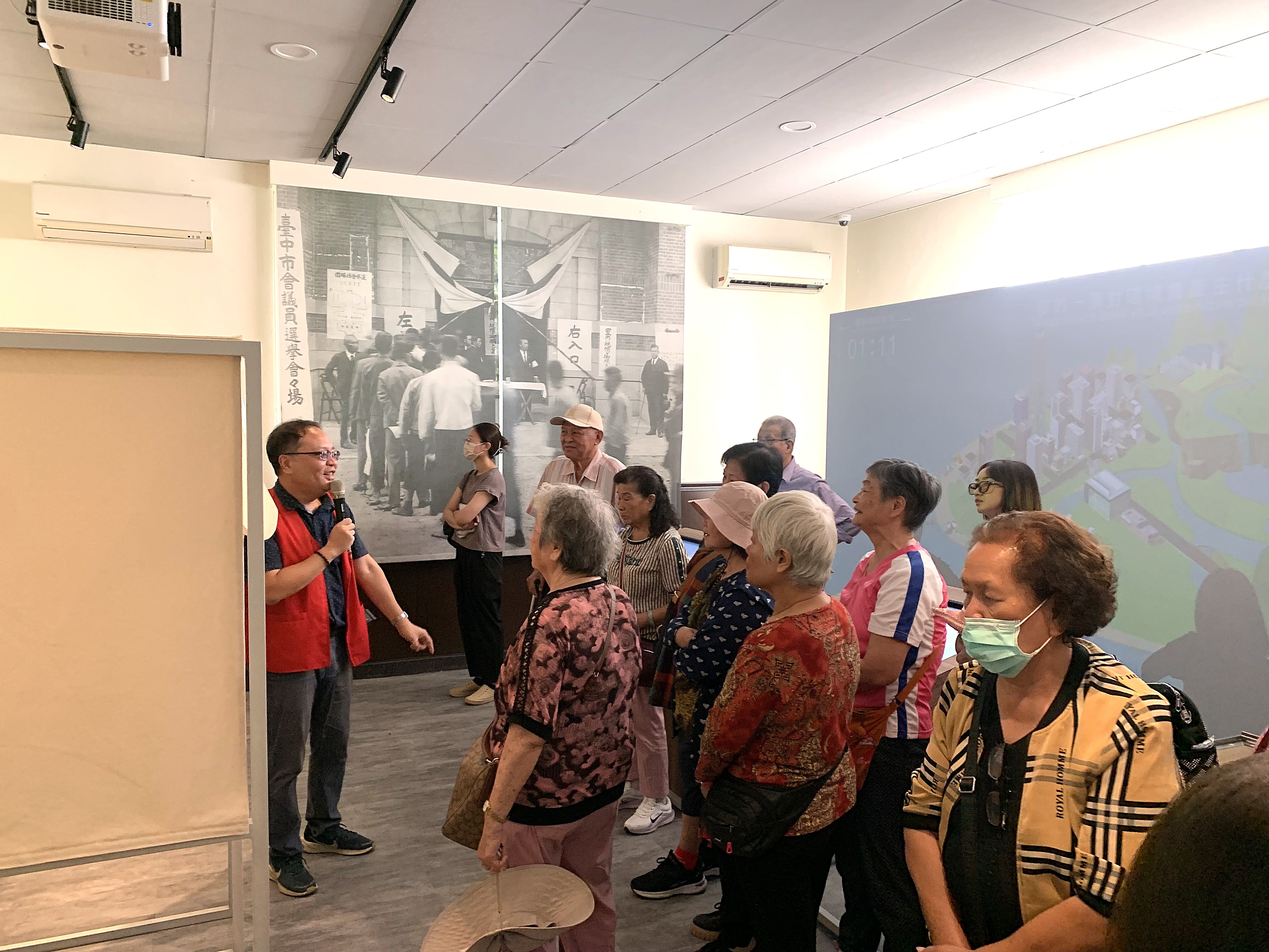 參觀公民參與展間