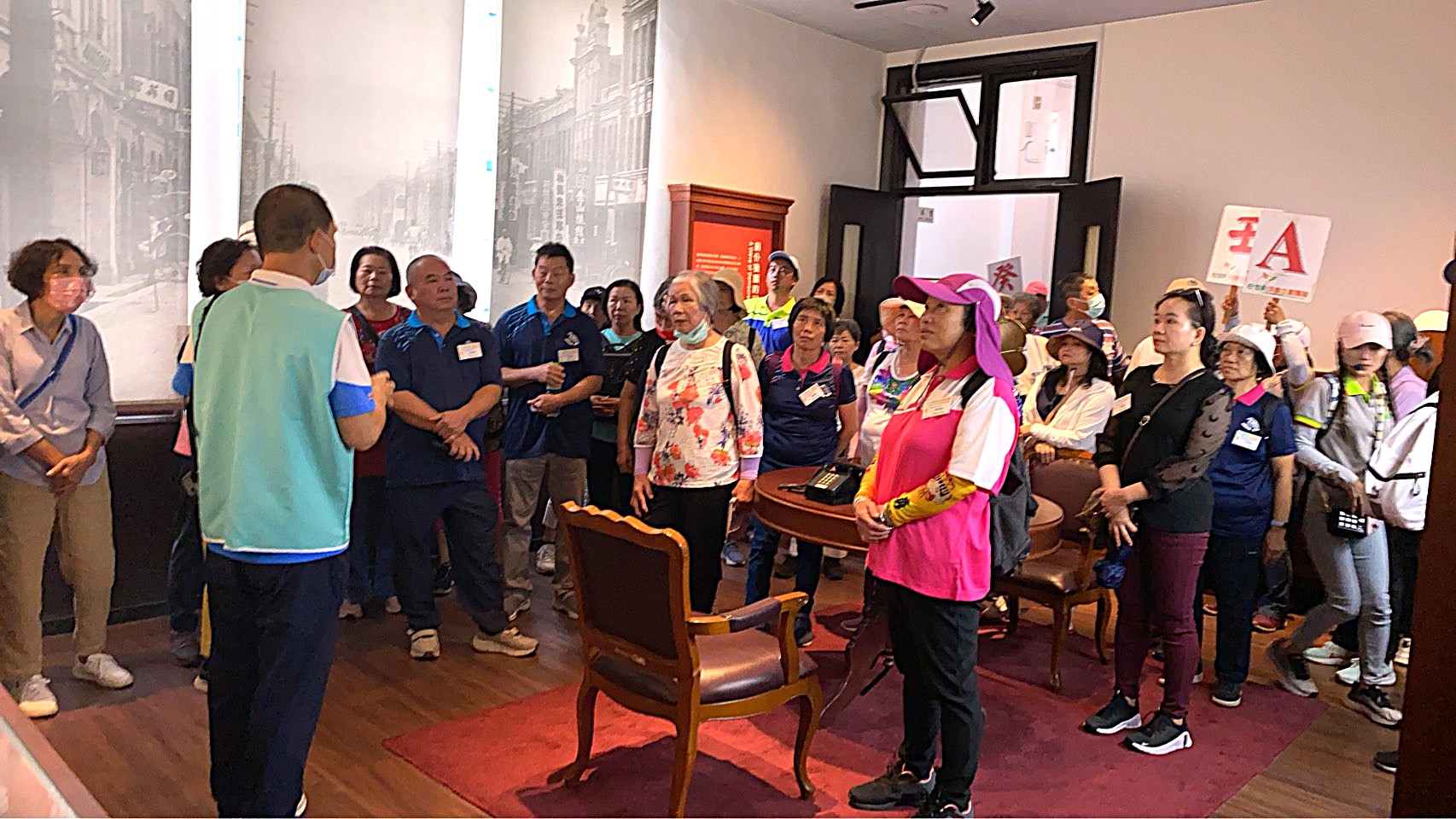 聆聽民主浪潮展間回顧民主的傳承