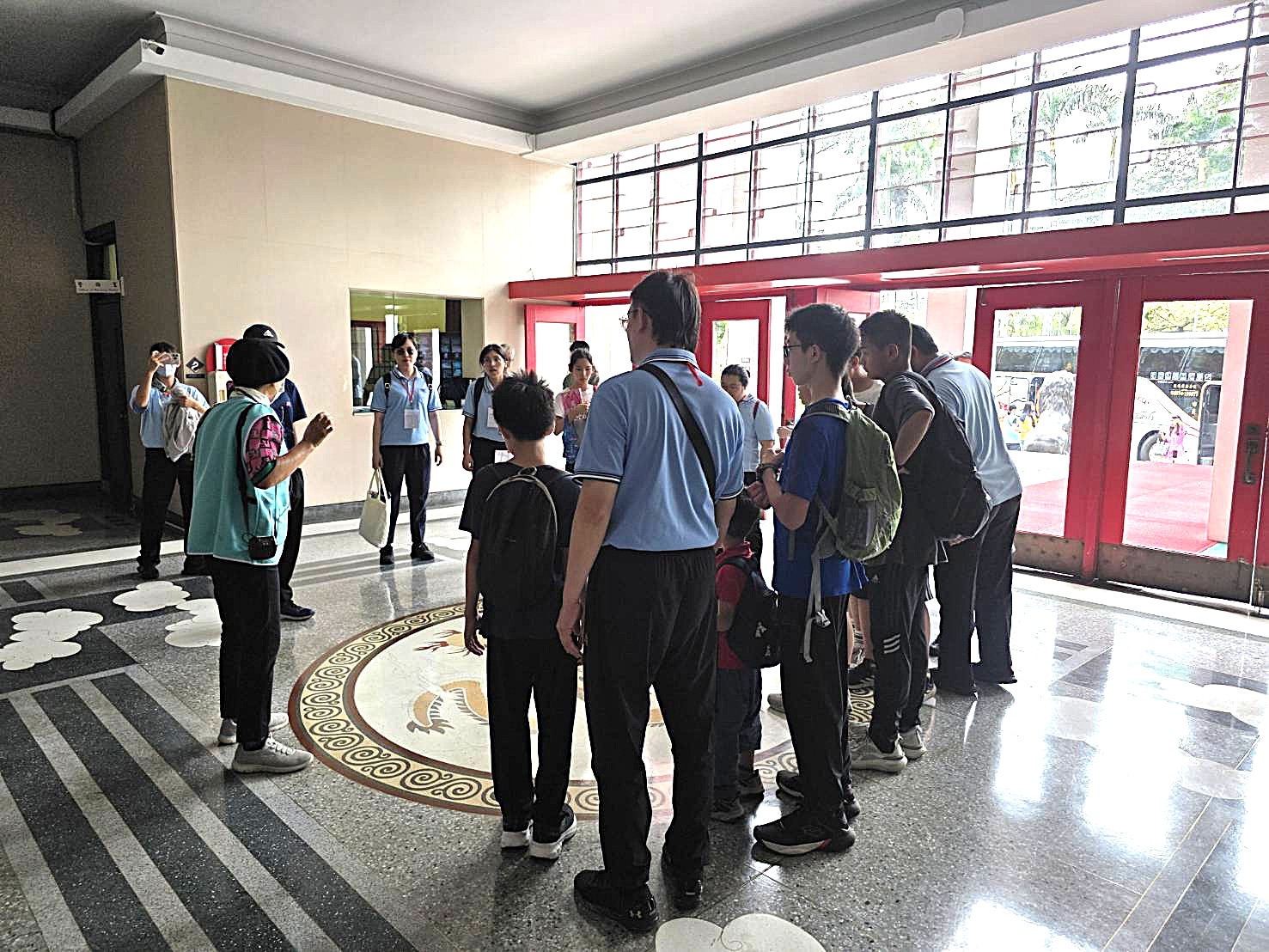 介紹大廳地板龍紋圖飾之設計