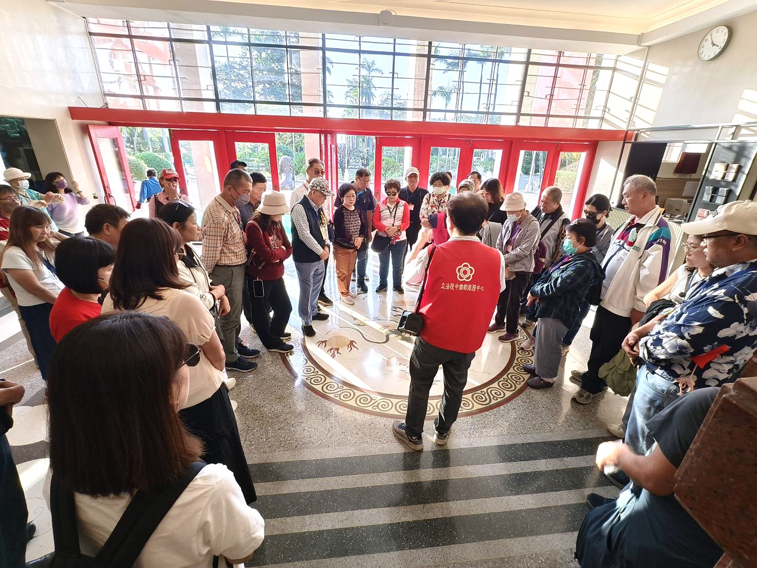 介紹大廳地板龍紋圖飾之設計