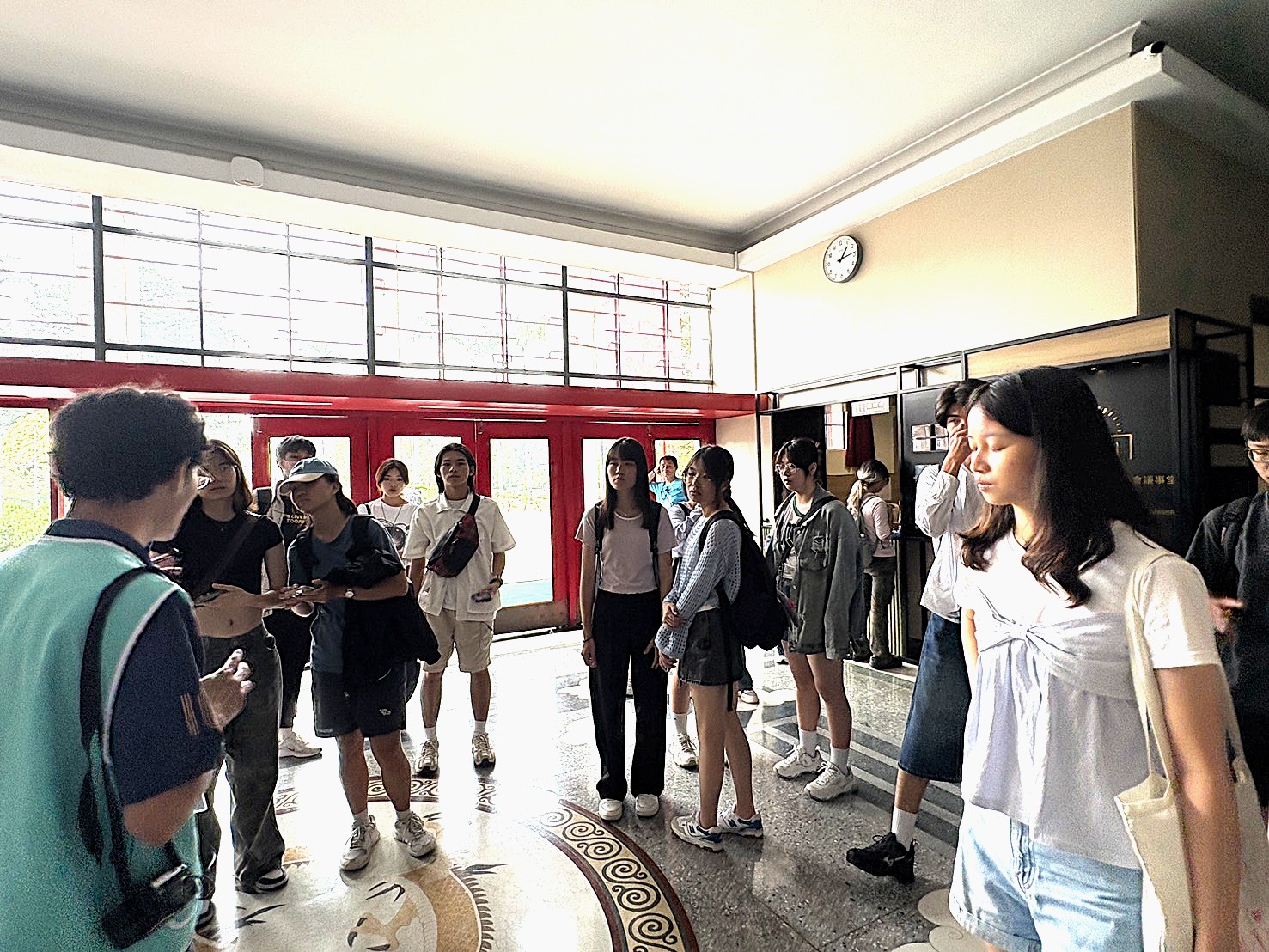 介紹大廳地板龍紋圖飾之設計