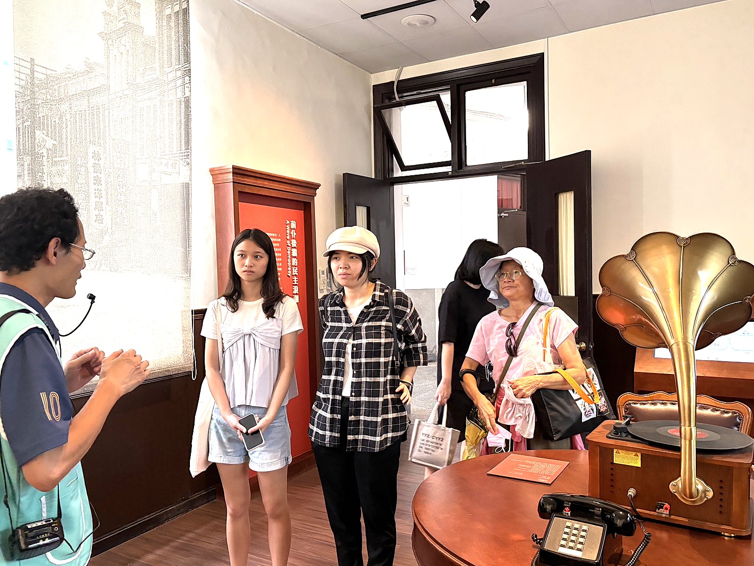 聆聽民主浪潮歷史