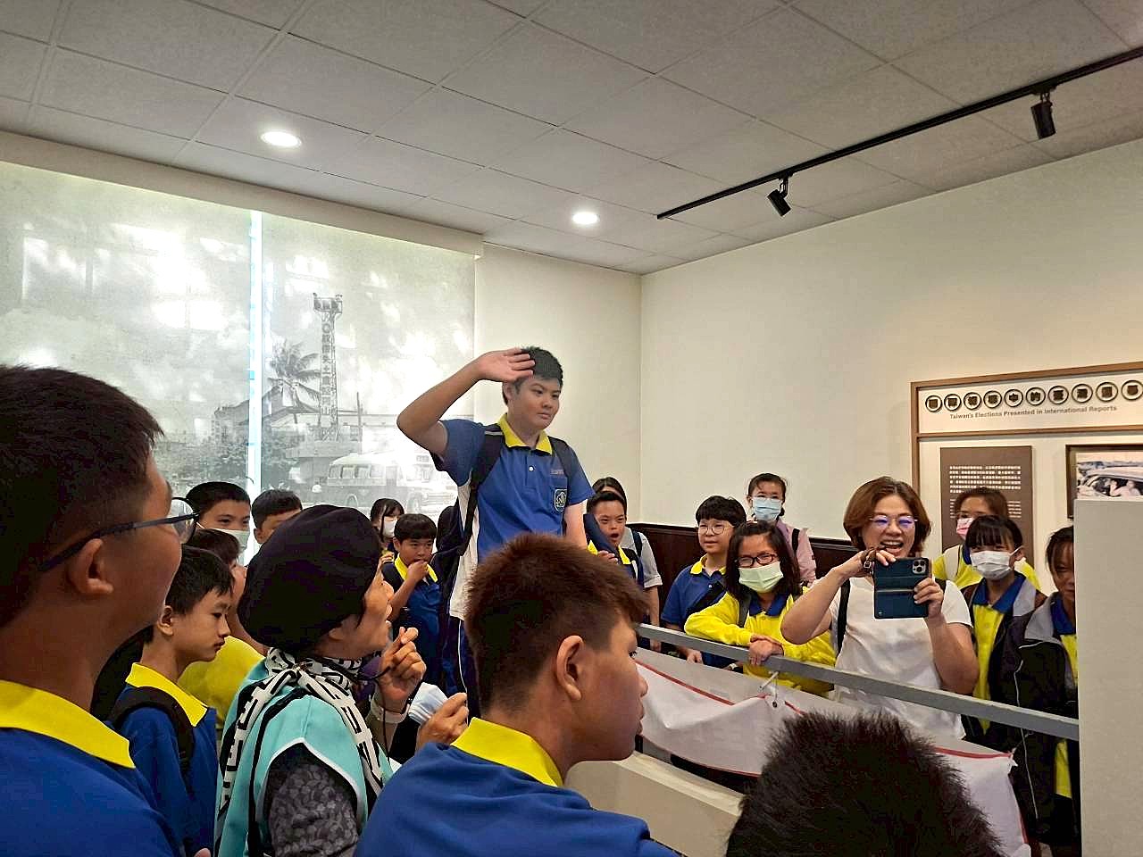 競選擂臺展間體驗選舉戰車