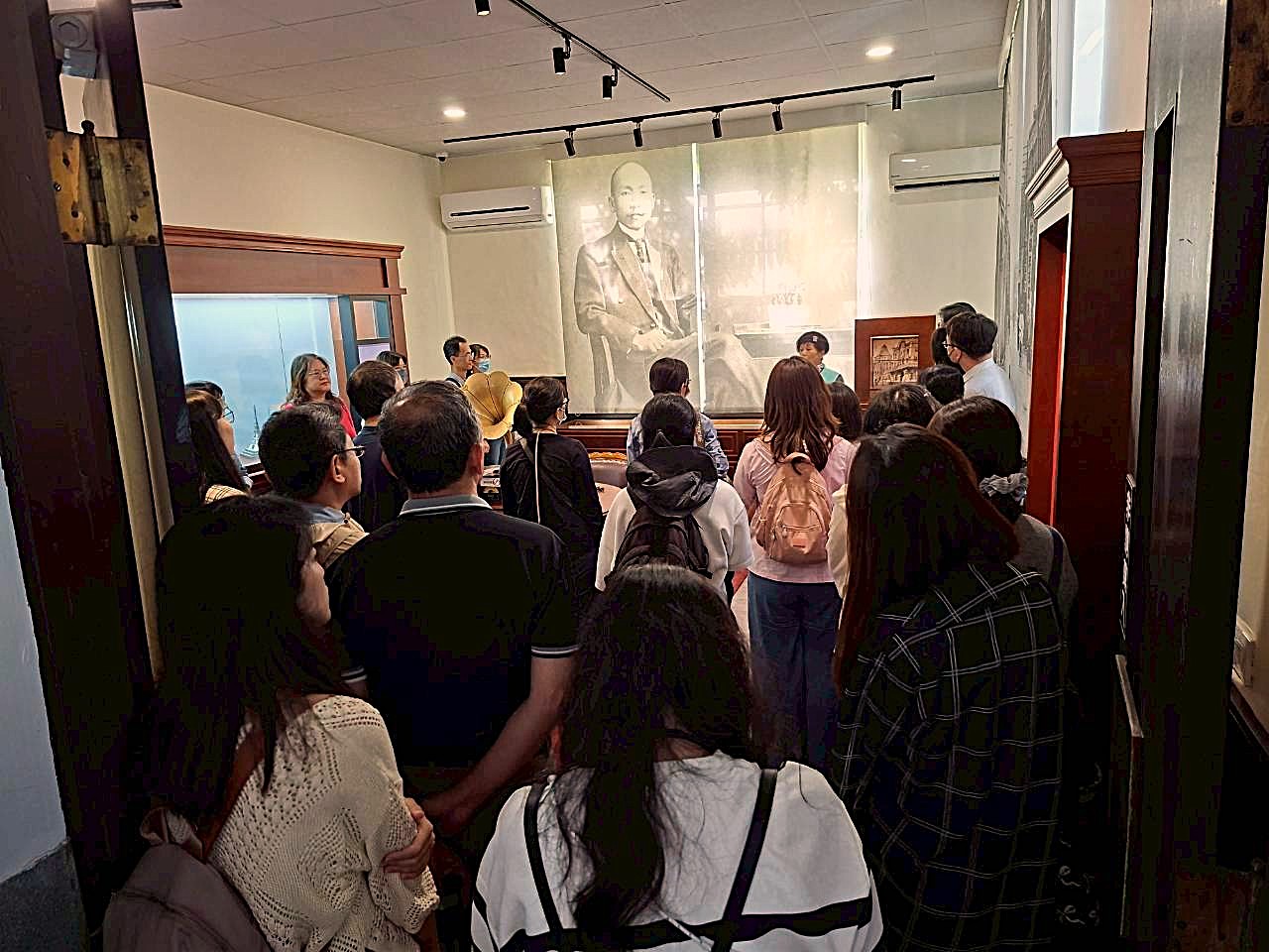 聆聽民主浪潮歷史