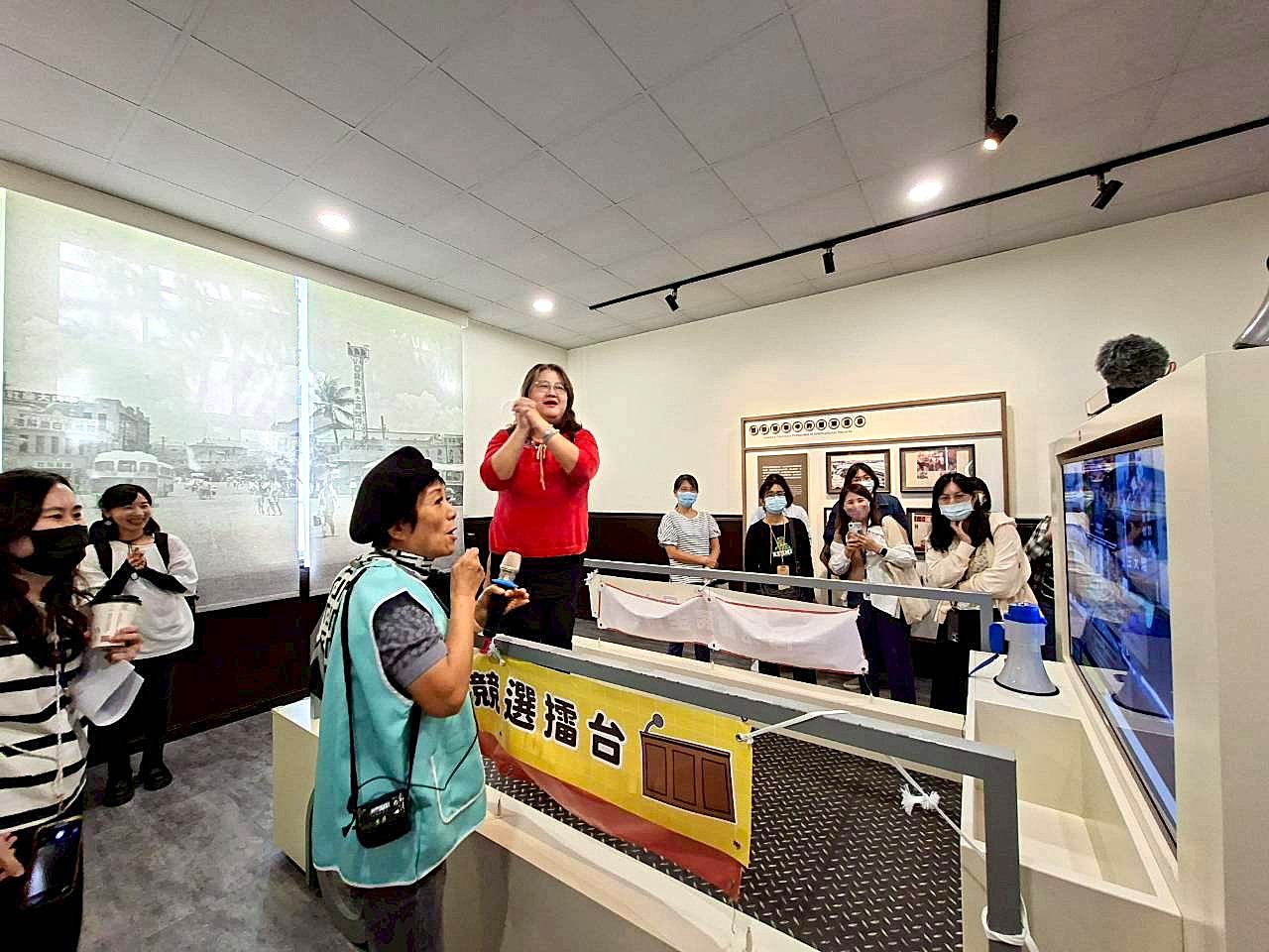 競選擂臺展間體驗選舉戰車