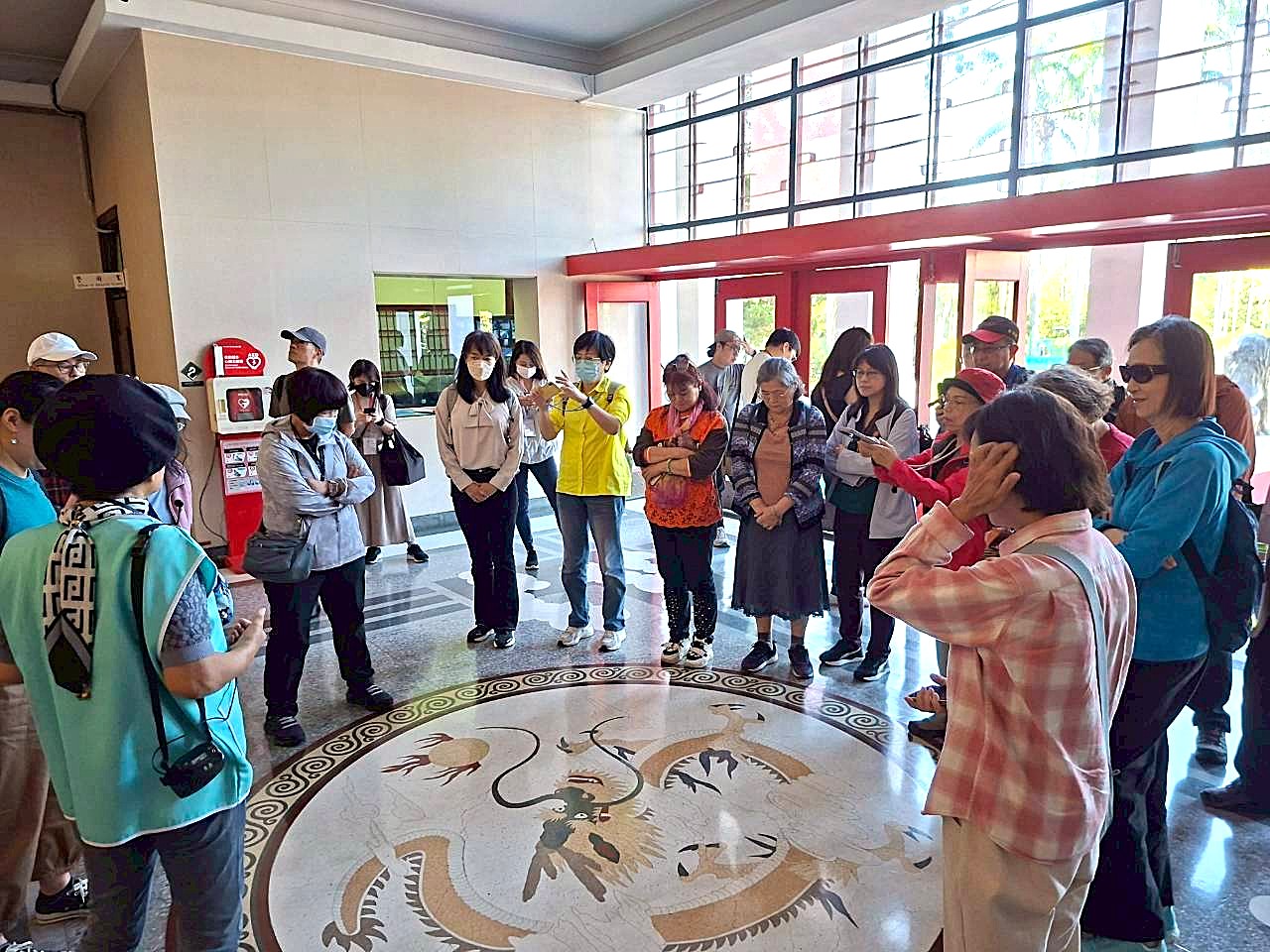 介紹大廳地板龍紋圖飾之設計