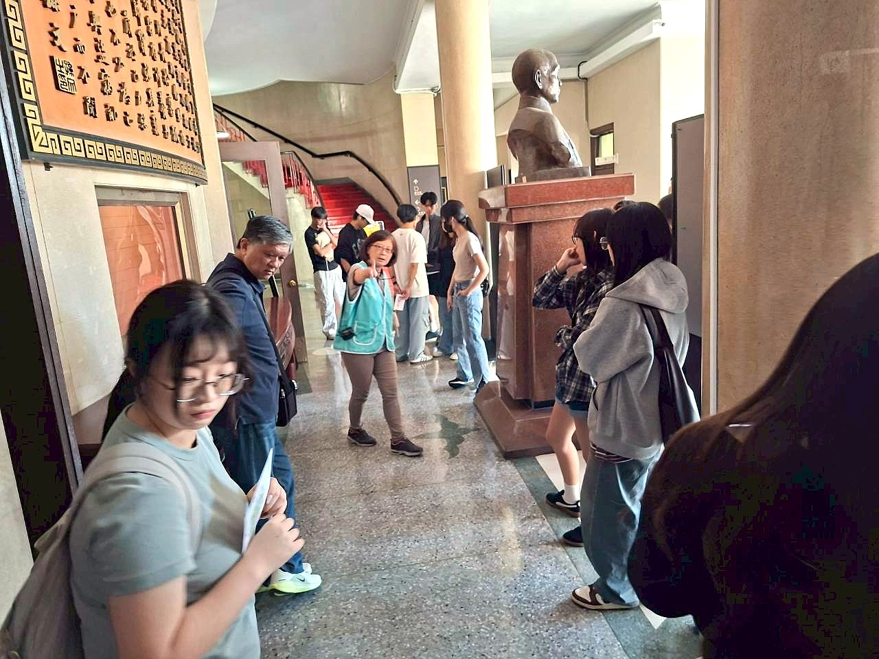 介紹穿堂地板五蝠(福)臨門之設計