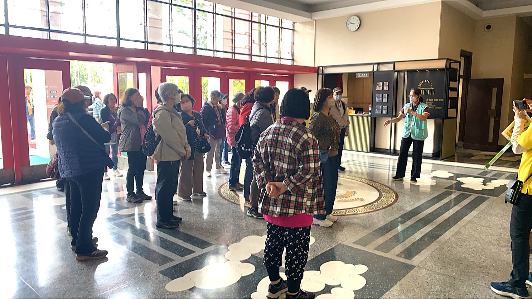 介紹大廳地板龍紋圖飾之設計