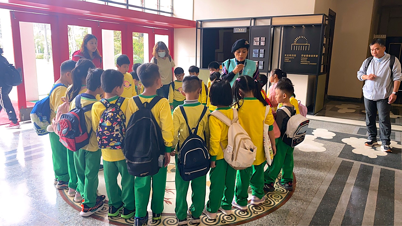 介紹大廳地板龍紋圖飾之設計