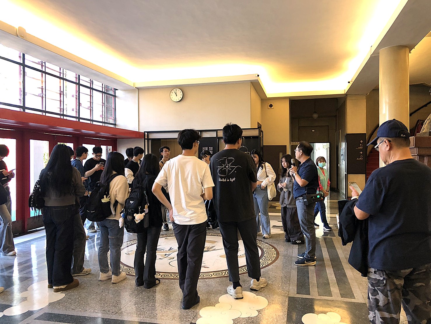 介紹大廳地板龍紋圖飾之設計