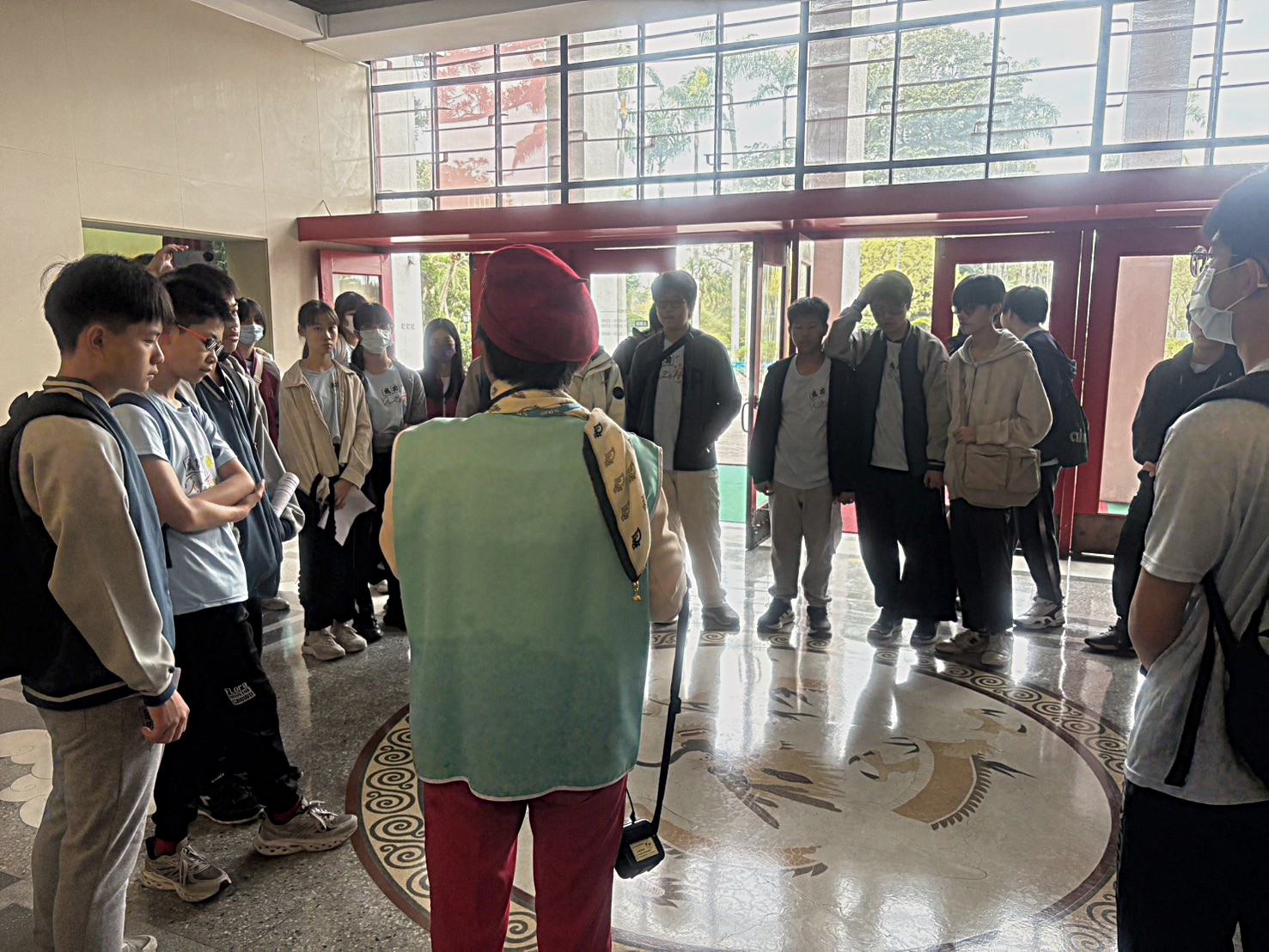 介紹大廳地板龍紋圖飾之設計