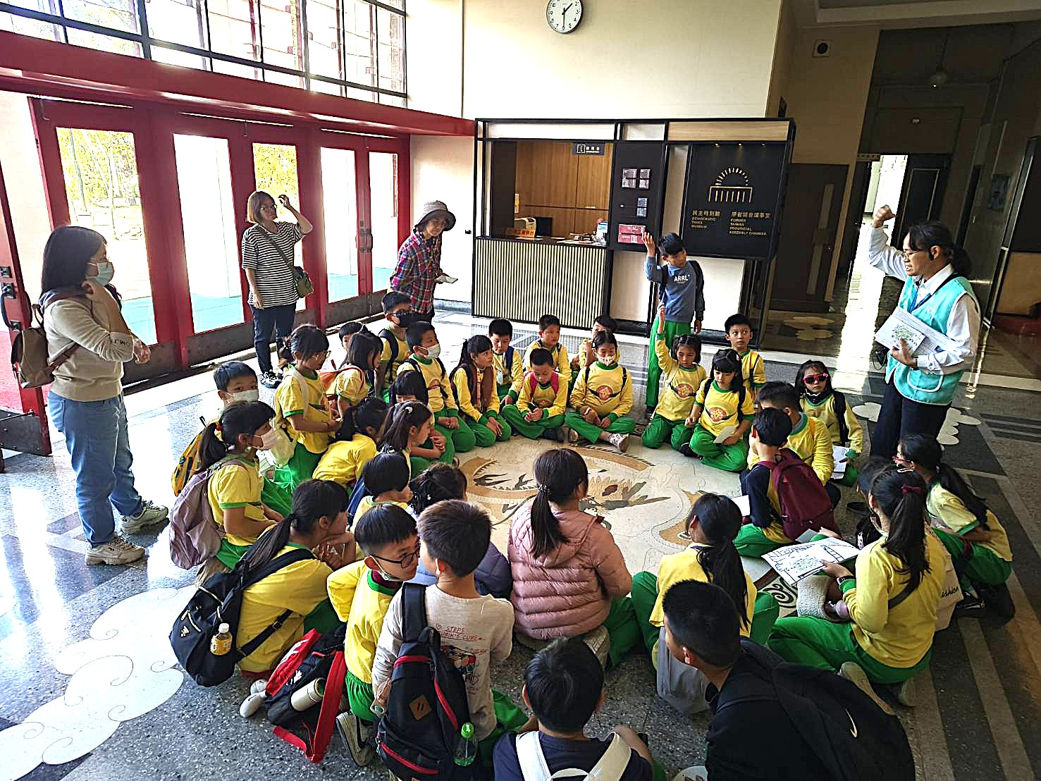 介紹大廳地板龍紋圖飾之設計