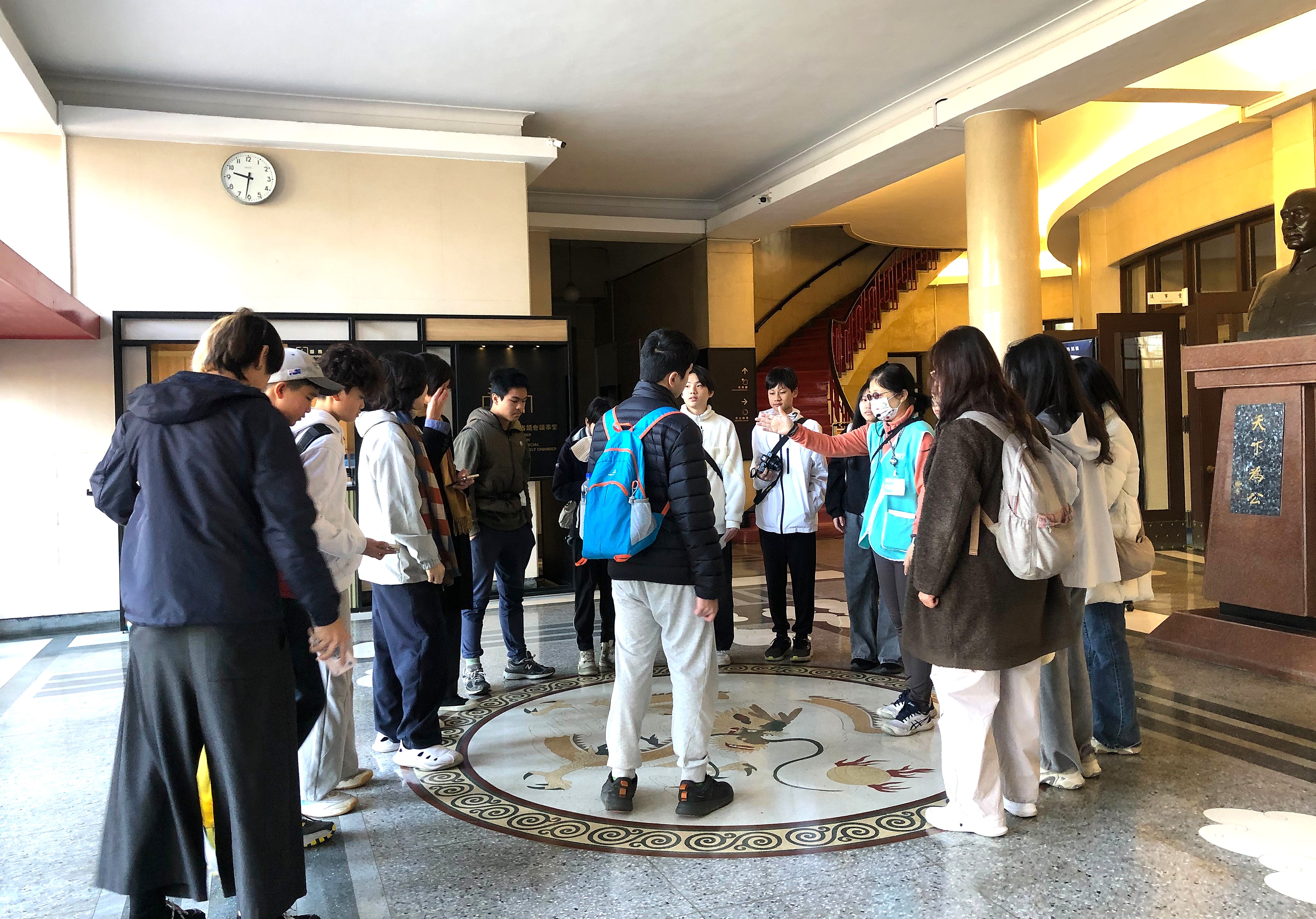 介紹大廳地板龍紋圖飾之設計