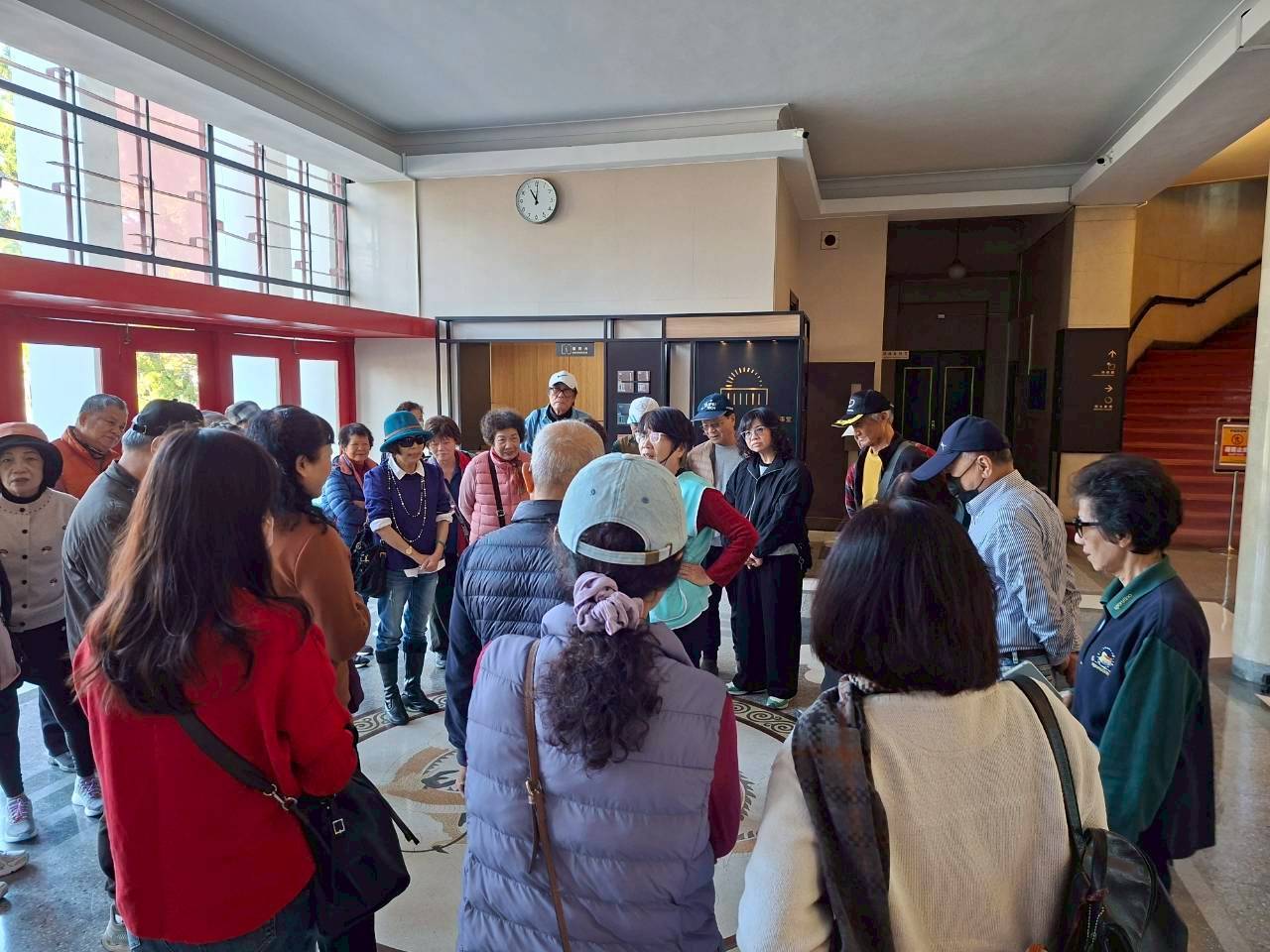 介紹大廳地板龍紋圖飾之設計