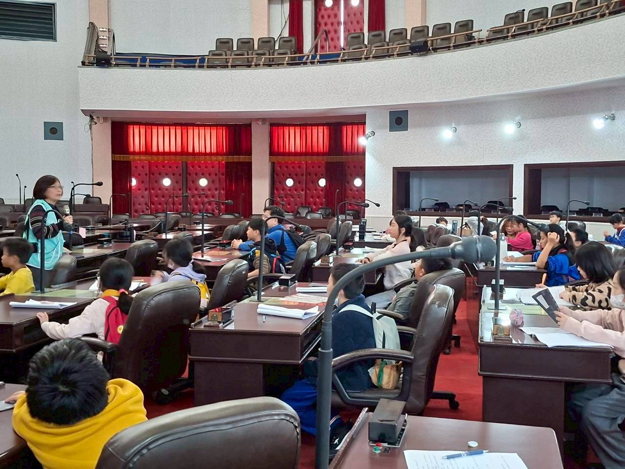 覽解說議事堂歷史與陳設