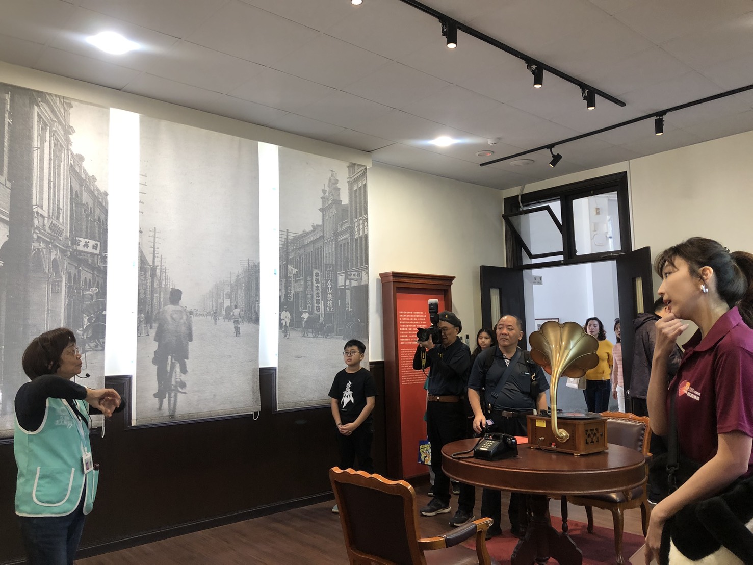 聆聽民主浪潮下的歷史故事