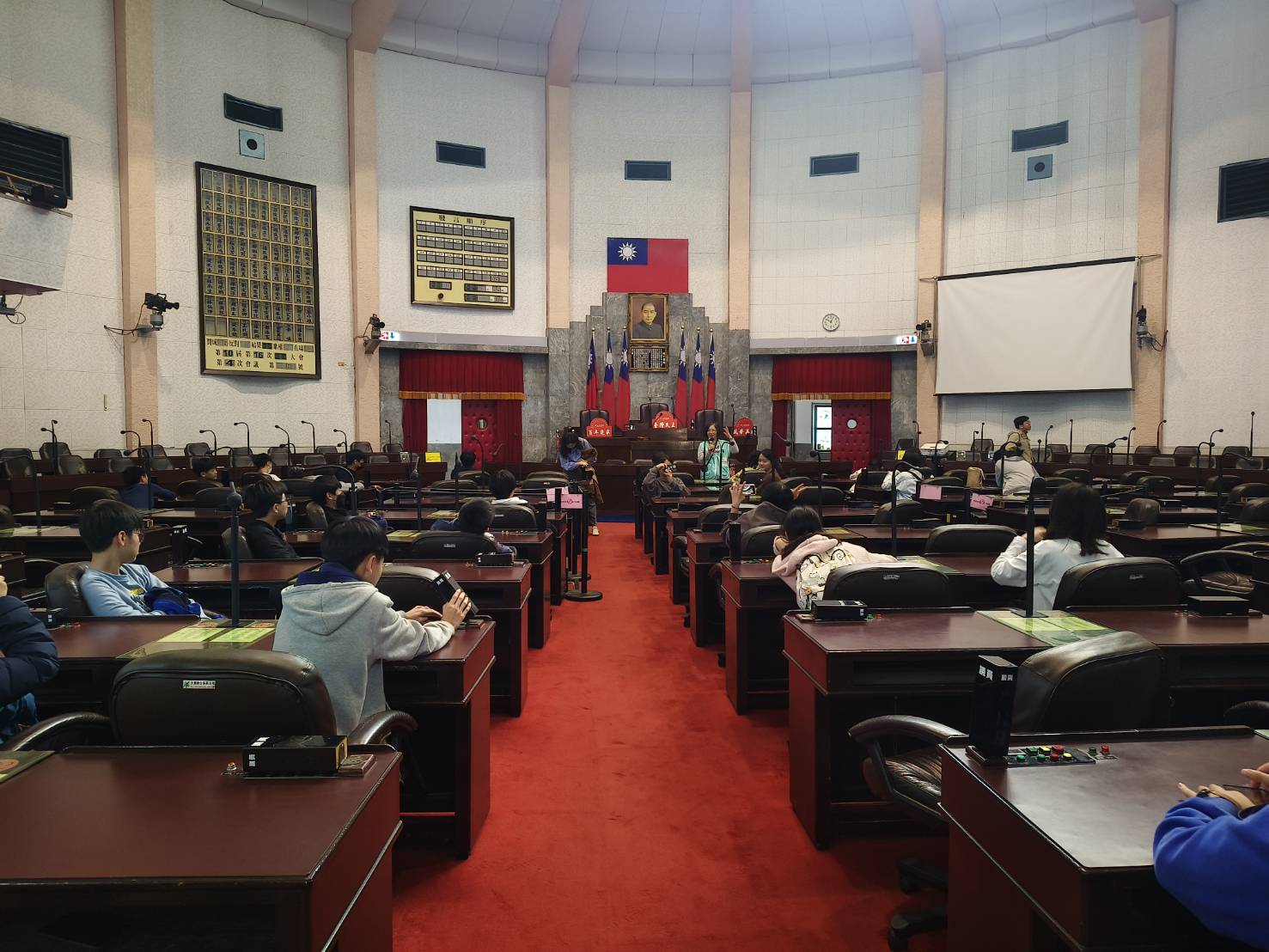 導覽解說議事堂歷史與陳設