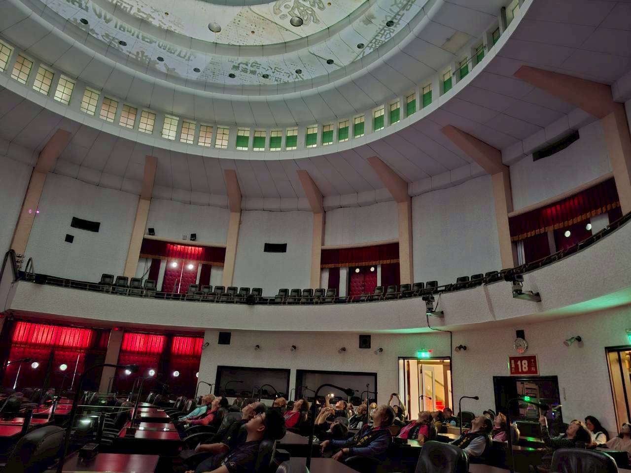 觀賞民主劇場影片