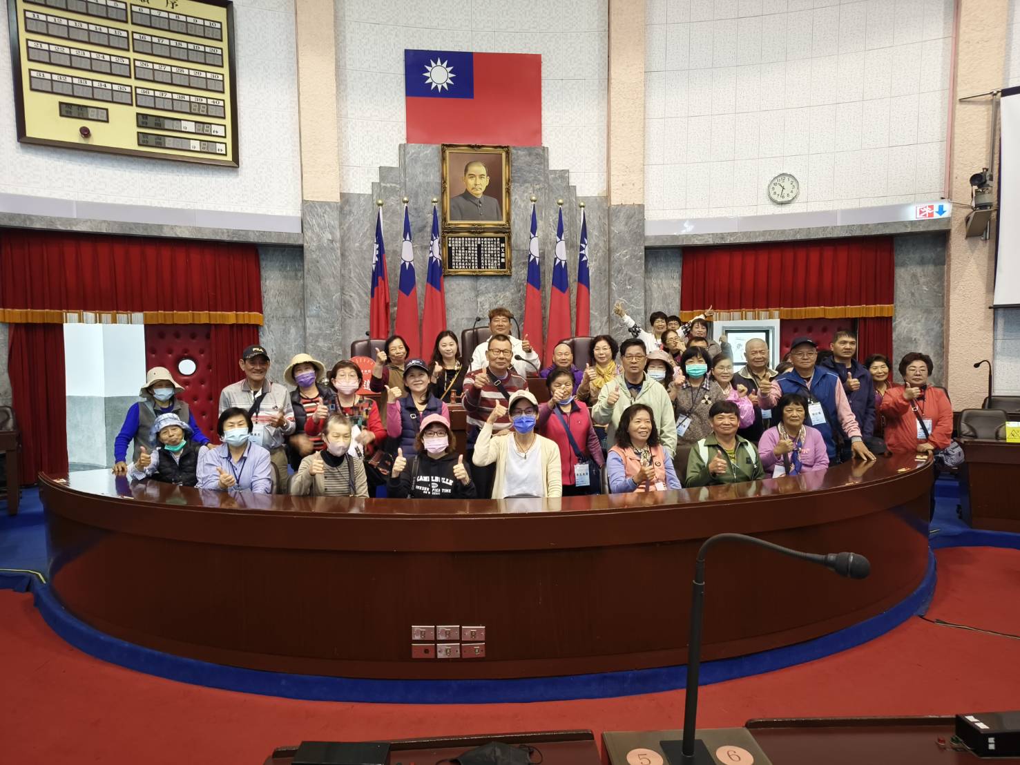 體驗主席台並留影