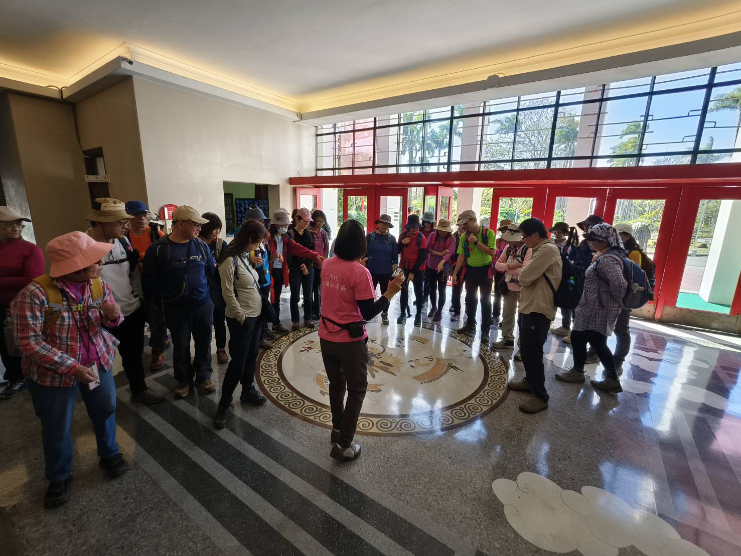 聆聽龍紋圖飾解說